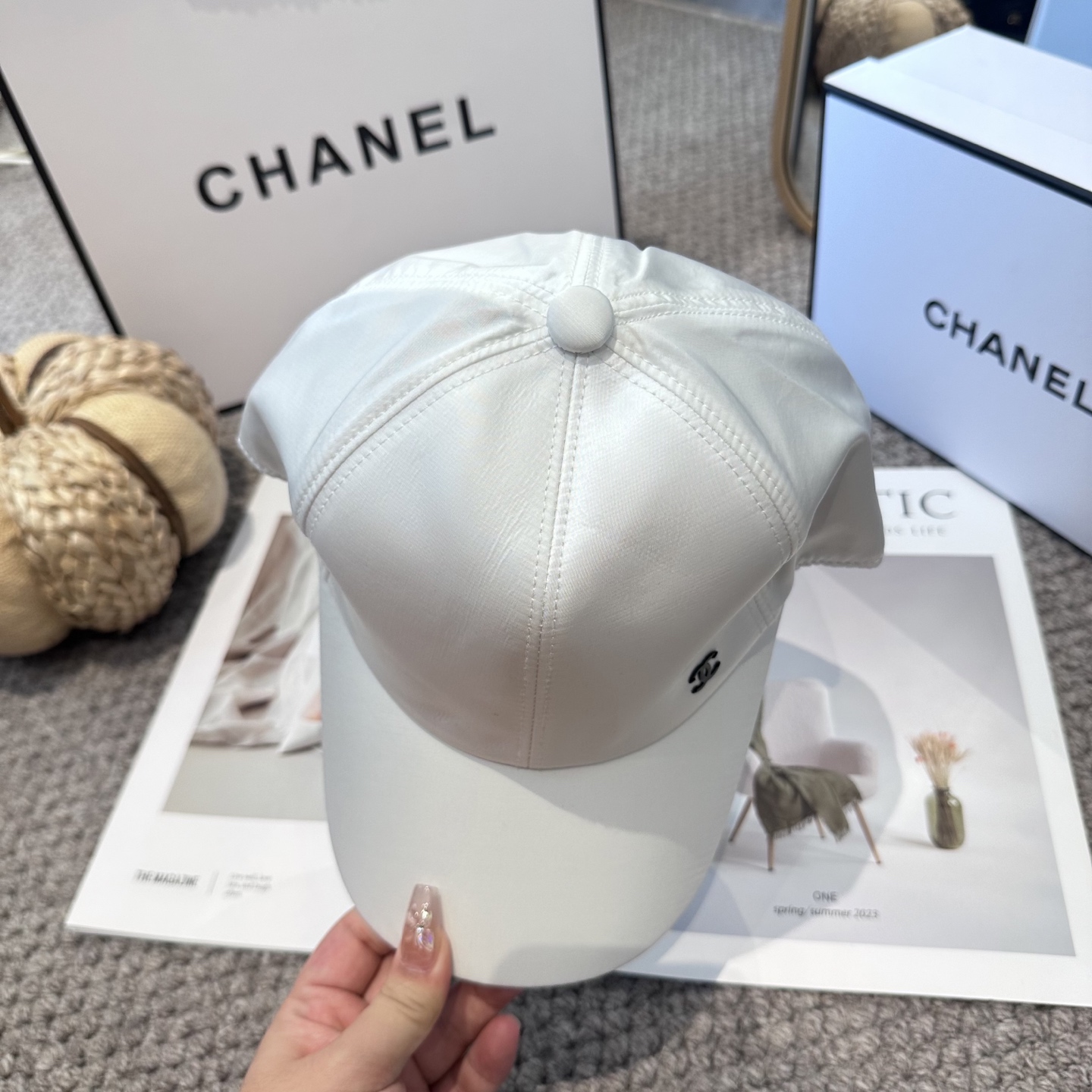 CHANEL香奈儿 新款珍珠尾扣 简约刺绣logo棒球帽，新款出货，大牌款超好搭配，赶紧入手！