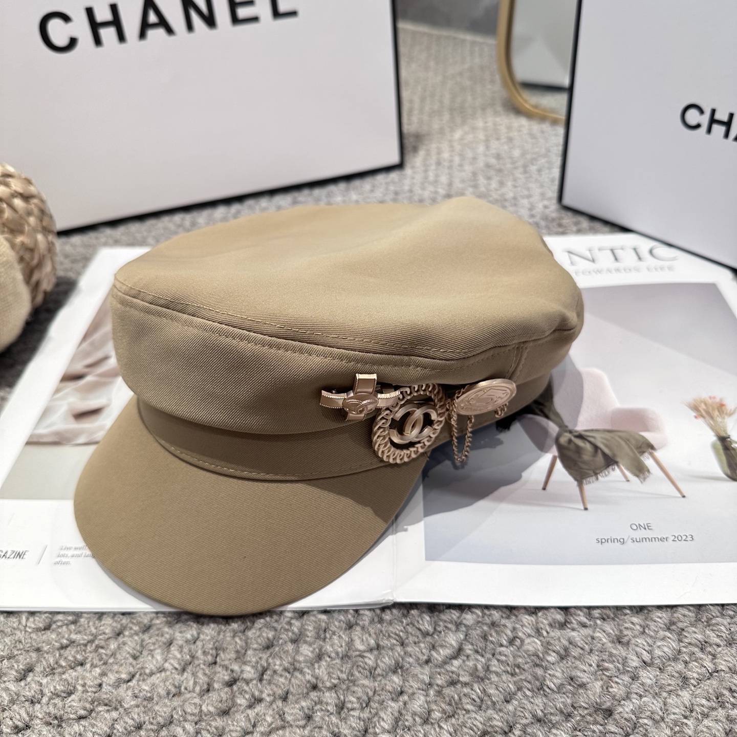  CHANEL 香奈儿 新款军帽 ，简约经典logo，质感超级赞👍，精致大牌范，女神必备神器 3色