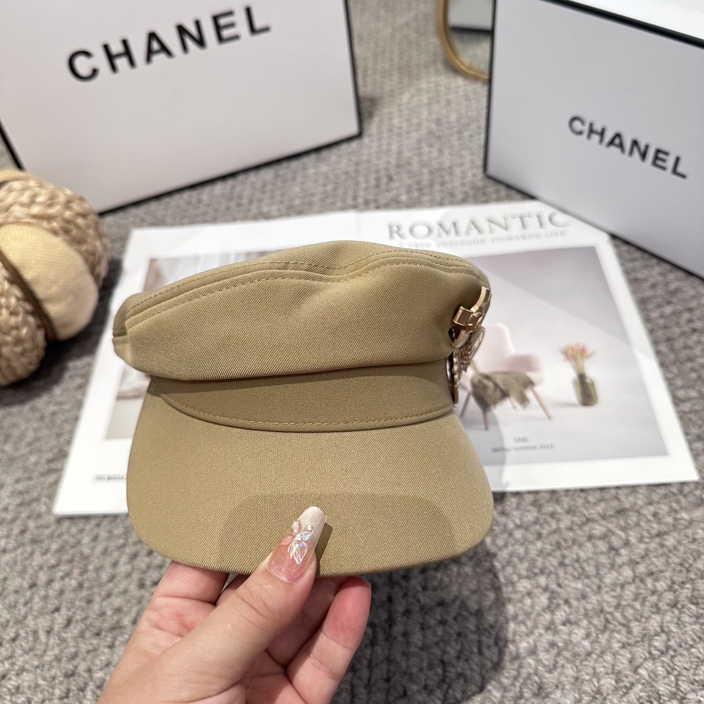  CHANEL 香奈儿 新款军帽 ，简约经典logo，质感超级赞👍，精致大牌范，女神必备神器 3色