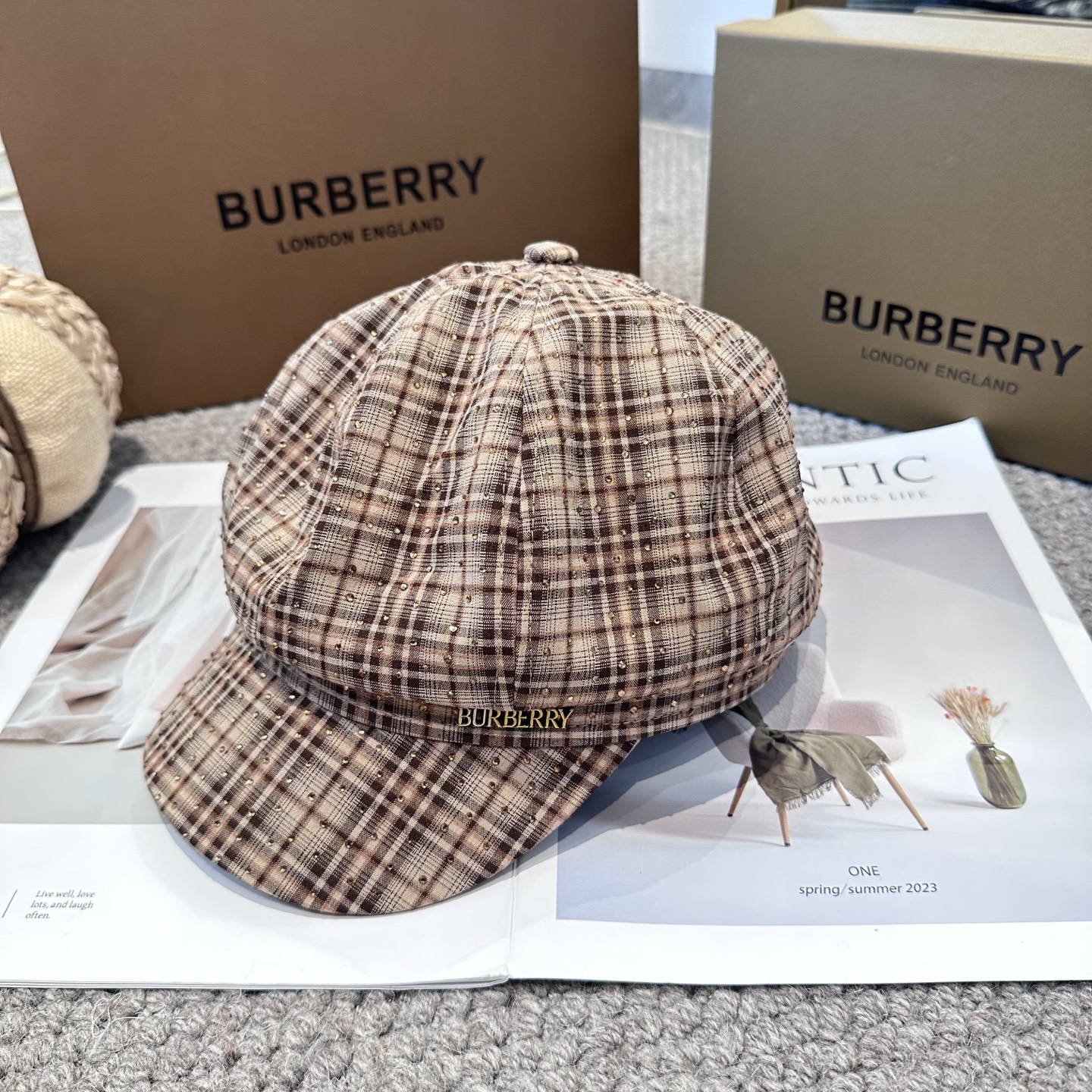  BURBERRY（巴宝莉）新款格纹八角帽。大牌高级十感足！简约尚时风，男女同款！高质品，尊享品质感！