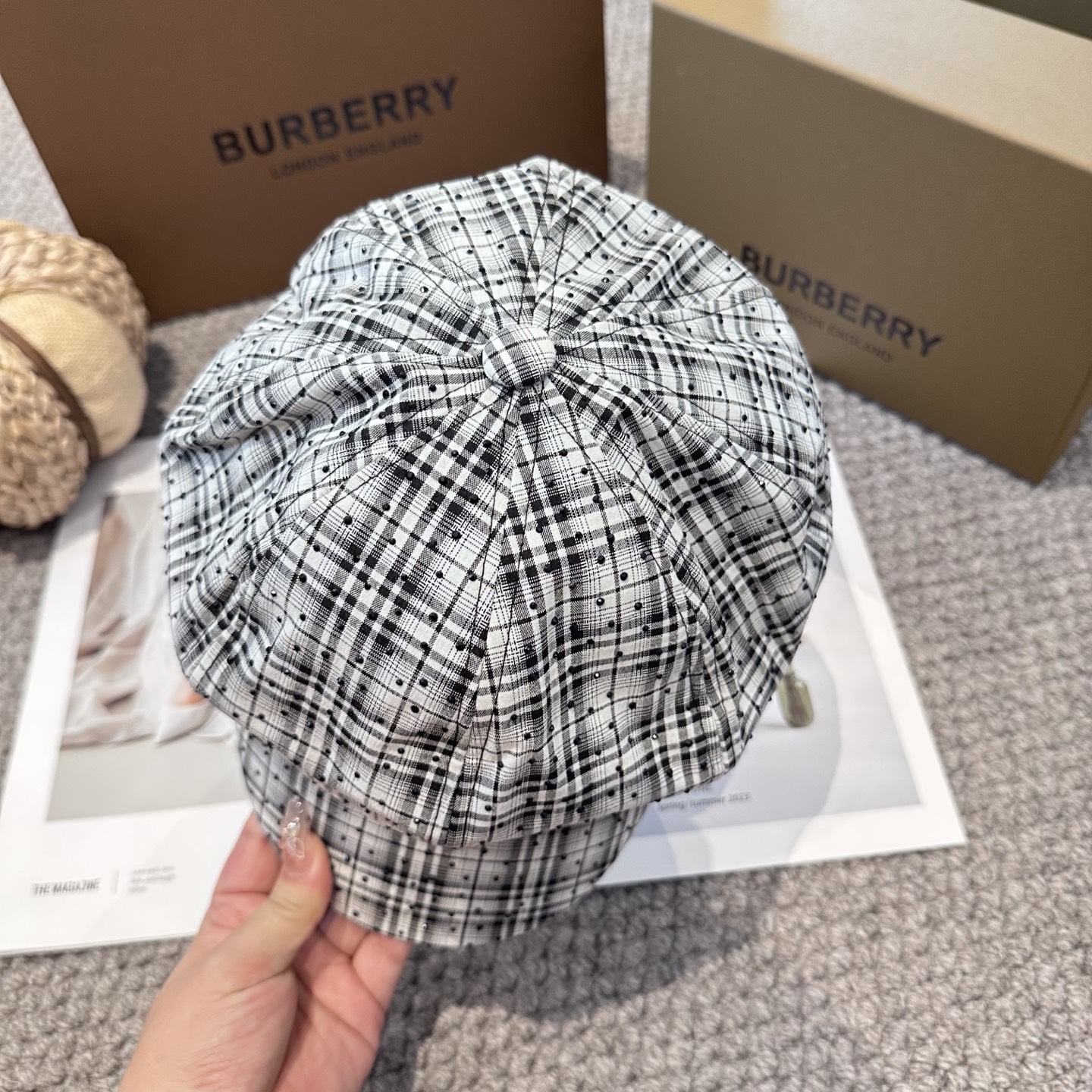  BURBERRY（巴宝莉）新款格纹八角帽。大牌高级十感足！简约尚时风，男女同款！高质品，尊享品质感！