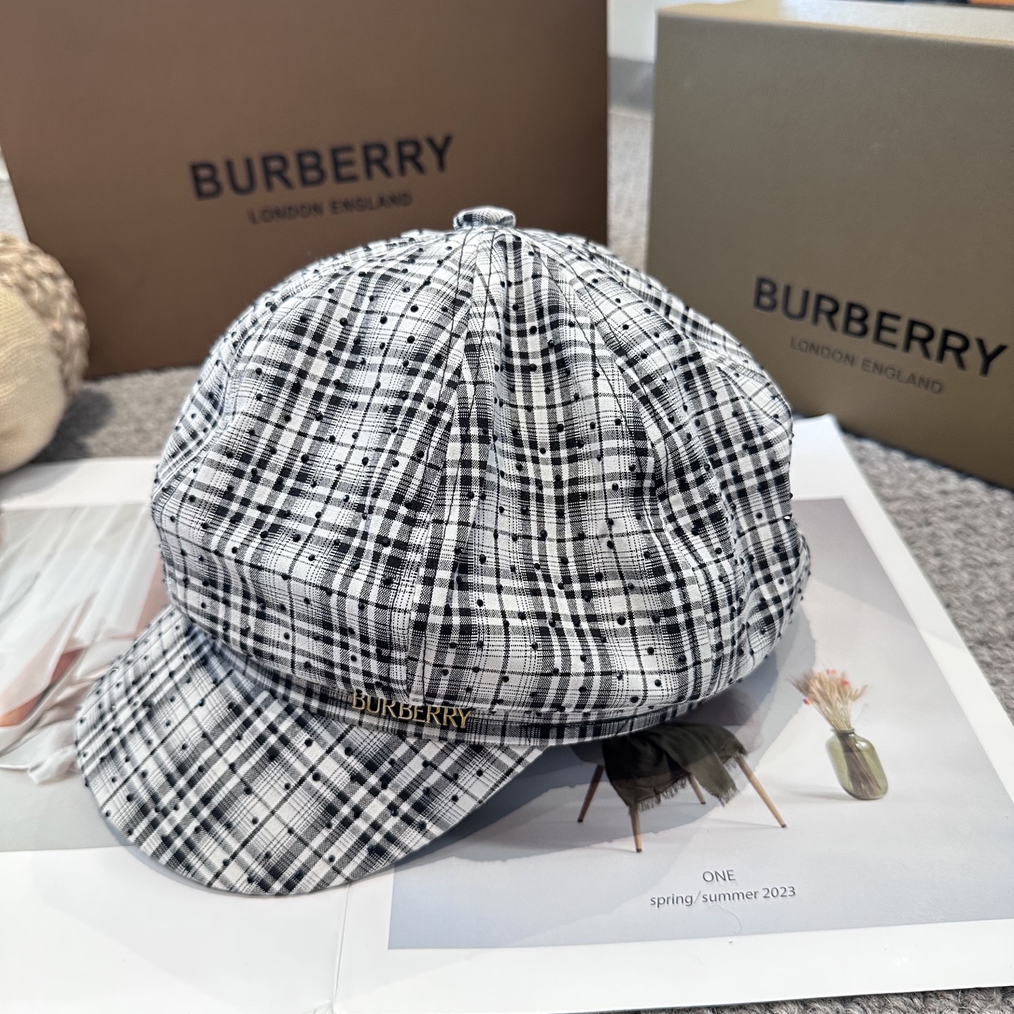  BURBERRY（巴宝莉）新款格纹八角帽。大牌高级十感足！简约尚时风，男女同款！高质品，尊享品质感！
