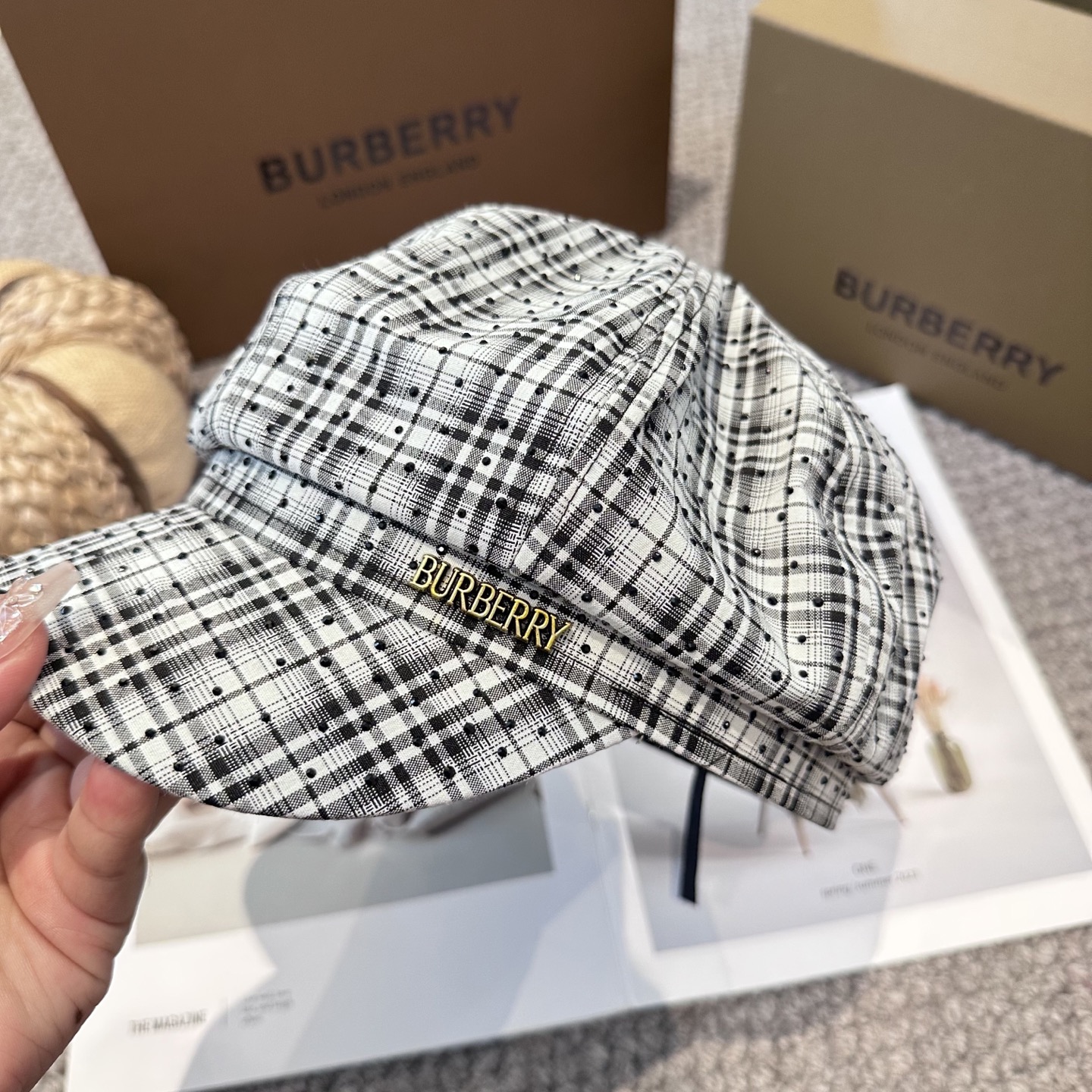  BURBERRY（巴宝莉）新款格纹八角帽。大牌高级十感足！简约尚时风，男女同款！高质品，尊享品质感！