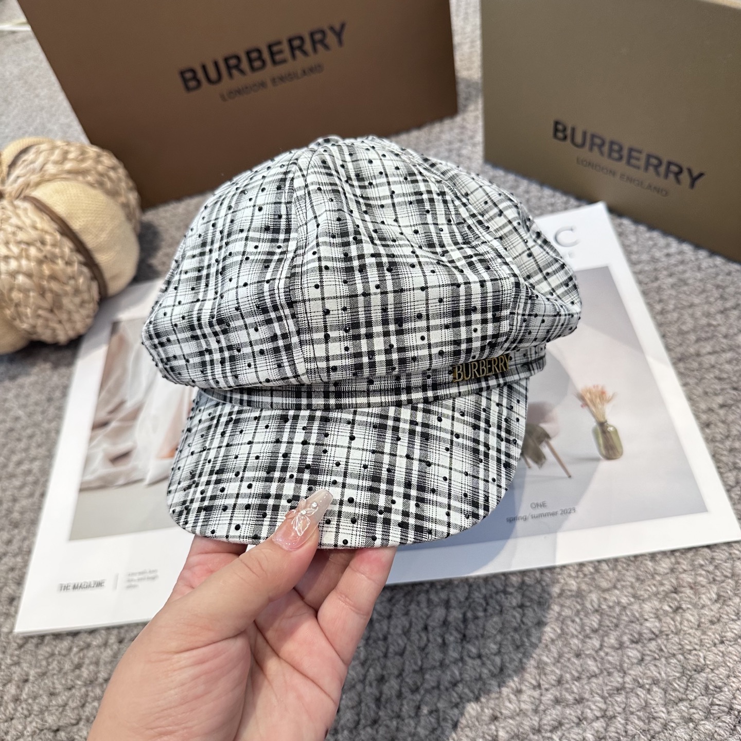  BURBERRY（巴宝莉）新款格纹八角帽。大牌高级十感足！简约尚时风，男女同款！高质品，尊享品质感！