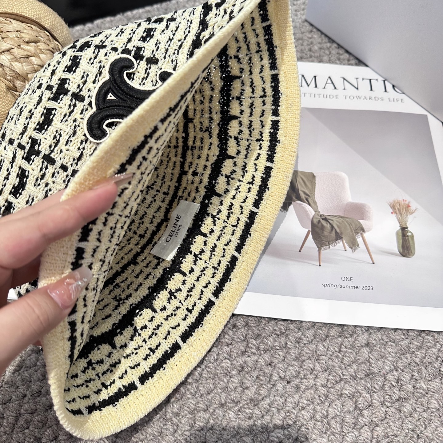  赛琳～简约新款盆帽
秋冬必入，很百搭～