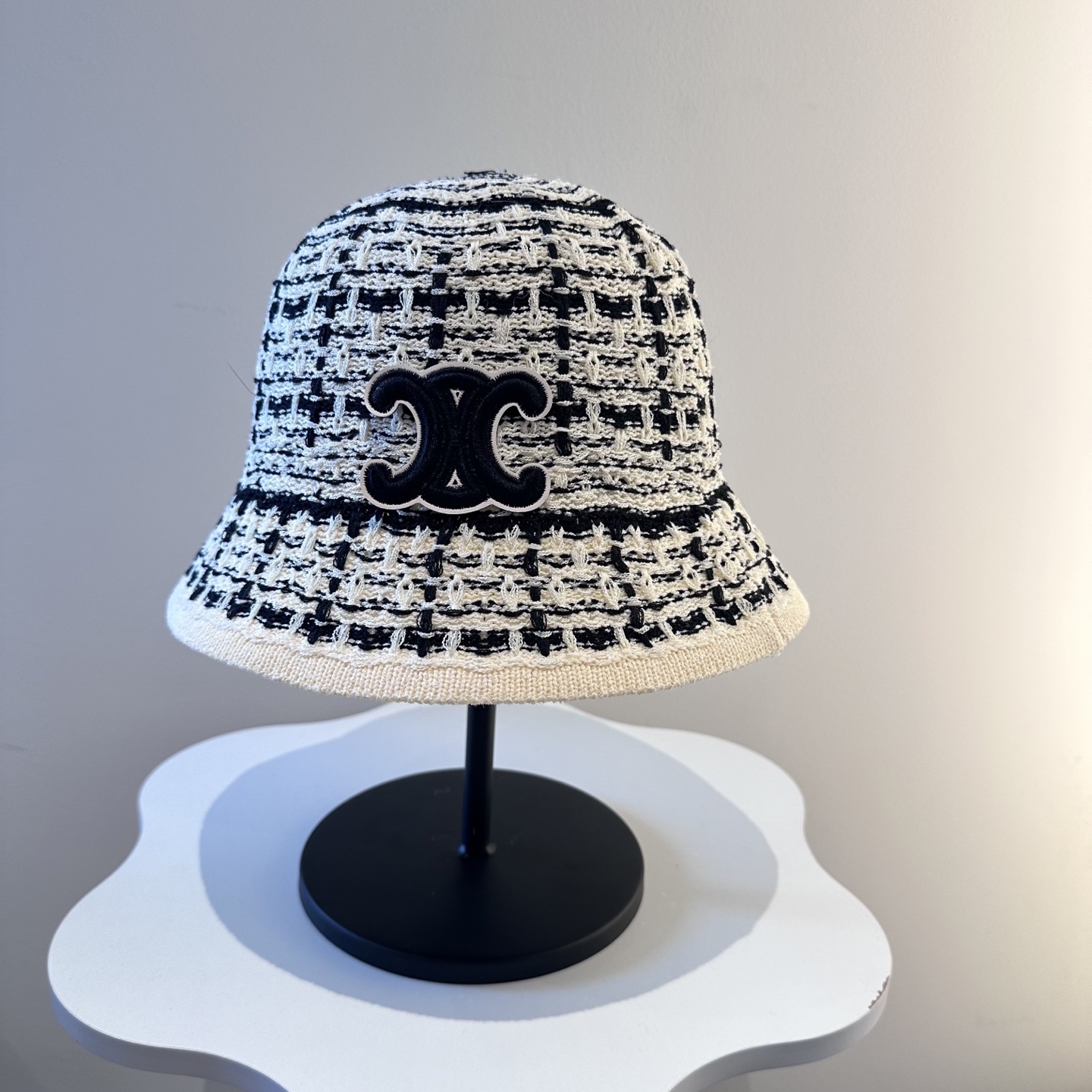  赛琳～简约新款盆帽
秋冬必入，很百搭～