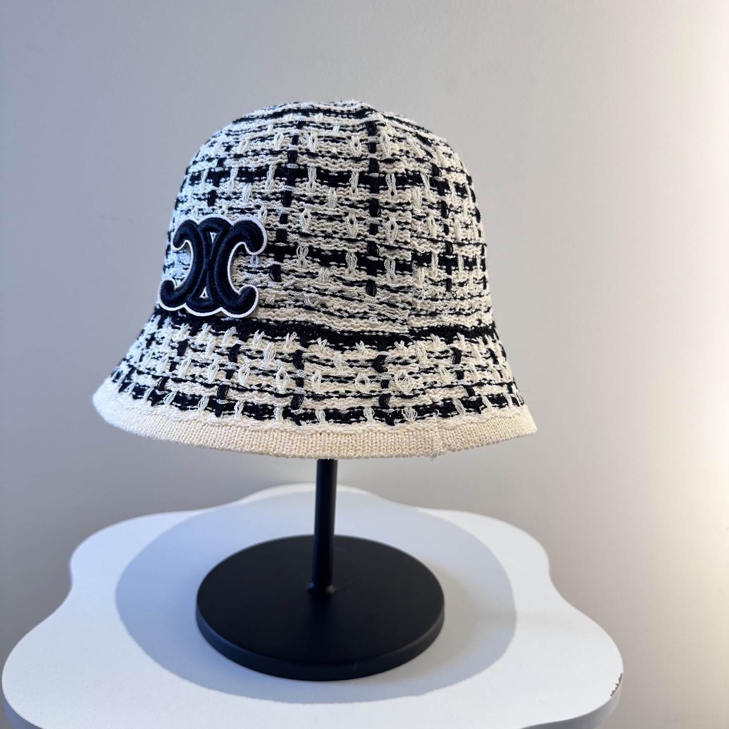  赛琳～简约新款盆帽
秋冬必入，很百搭～