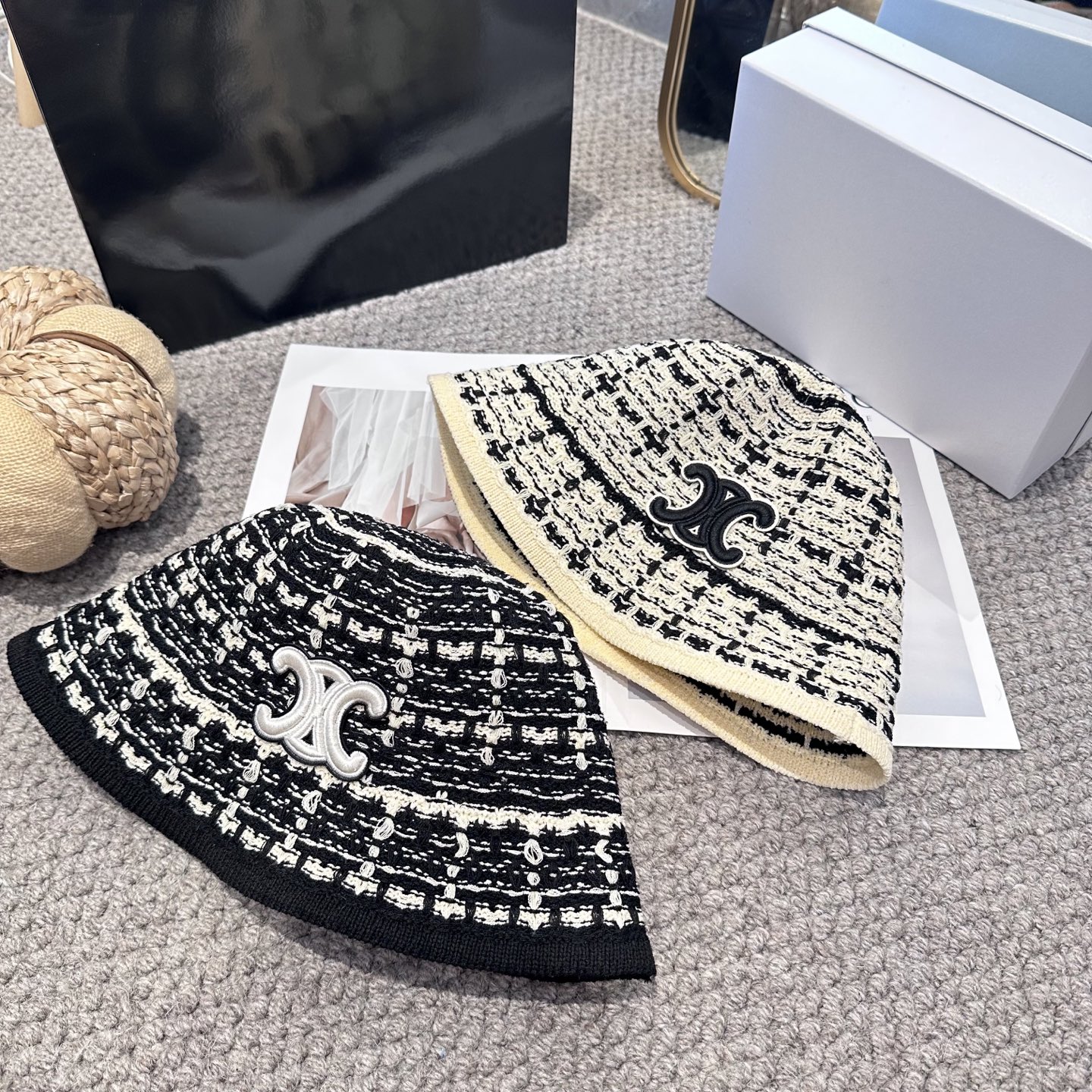  赛琳～简约新款盆帽
秋冬必入，很百搭～