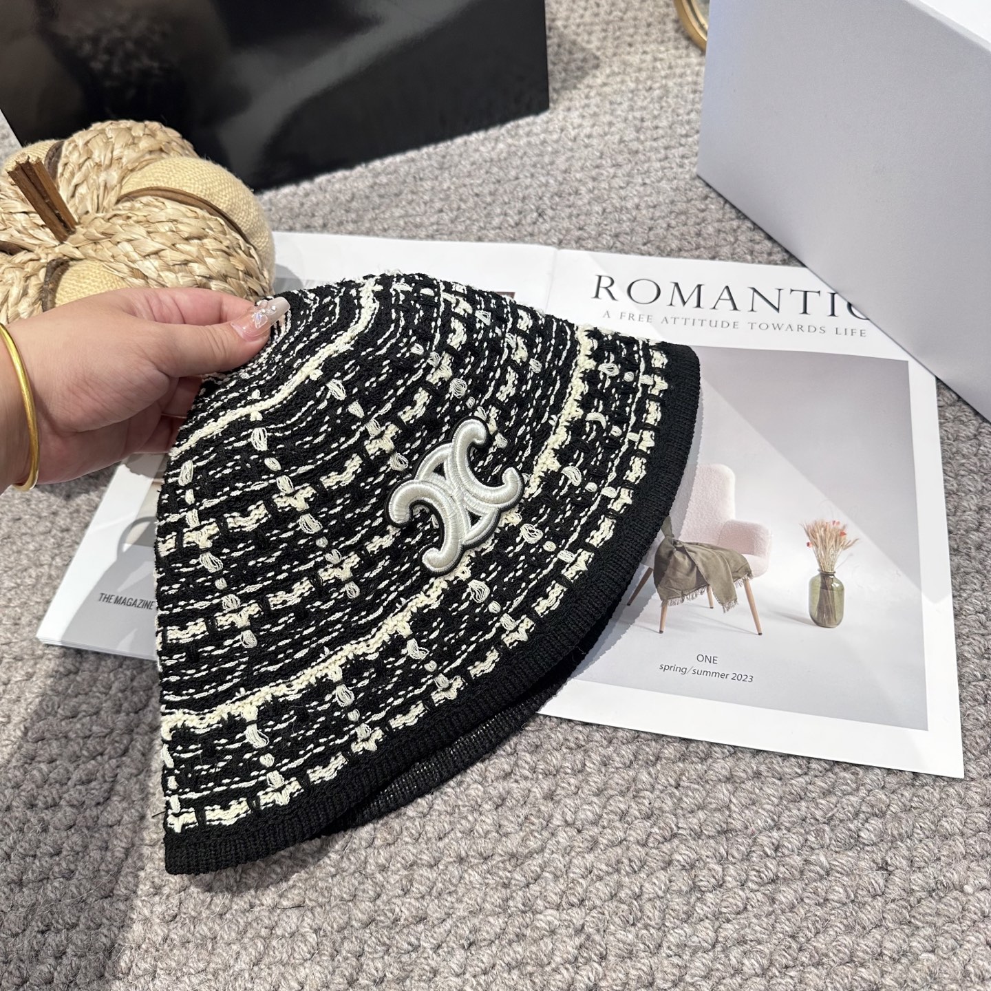  赛琳～简约新款盆帽
秋冬必入，很百搭～