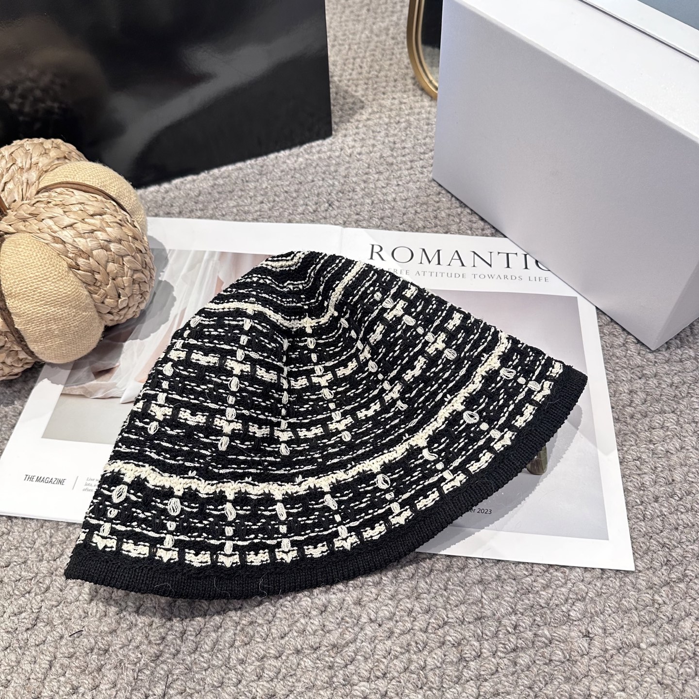  赛琳～简约新款盆帽
秋冬必入，很百搭～