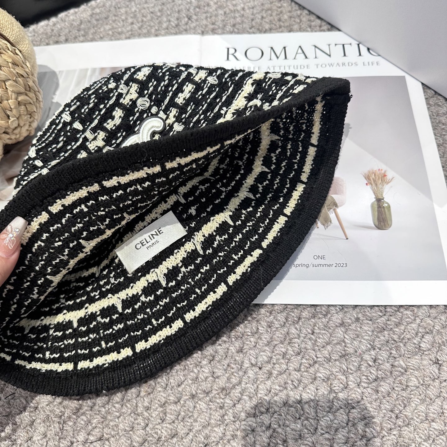  赛琳～简约新款盆帽
秋冬必入，很百搭～