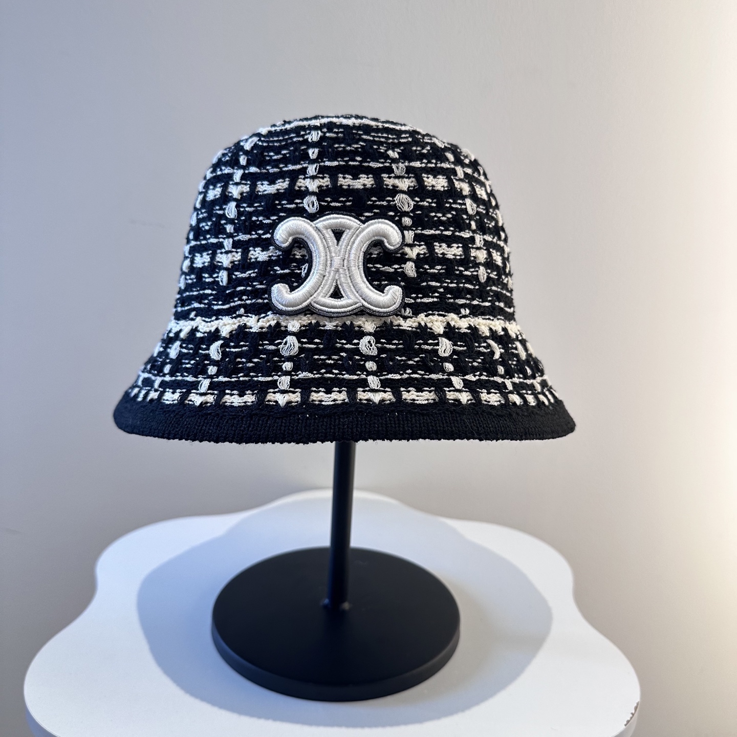  赛琳～简约新款盆帽
秋冬必入，很百搭～