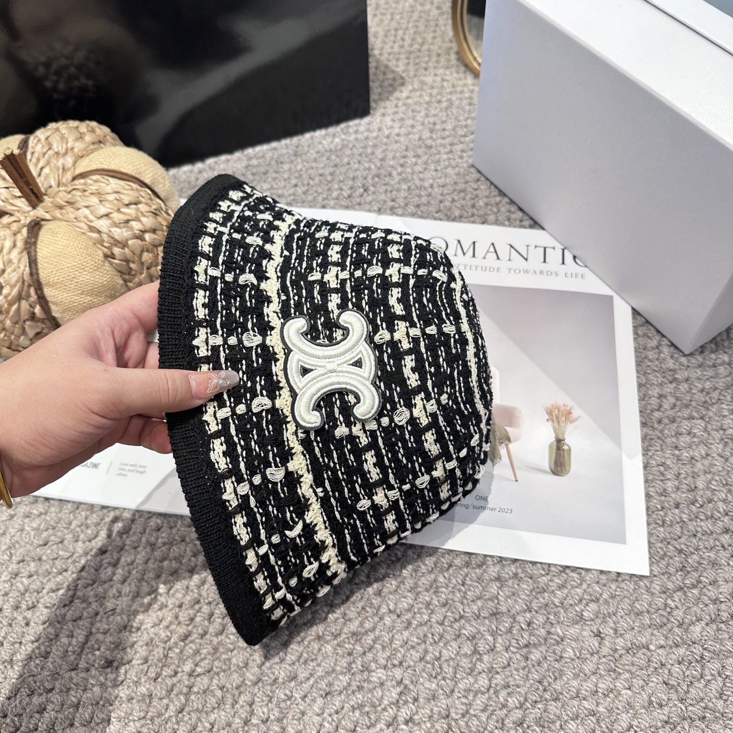  赛琳～简约新款盆帽
秋冬必入，很百搭～