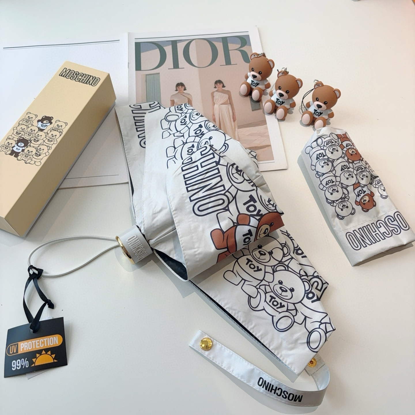  Moschino（莫斯奇诺）五折手开伞设计师Franco Moschino以自己的名字命名的一个意大利