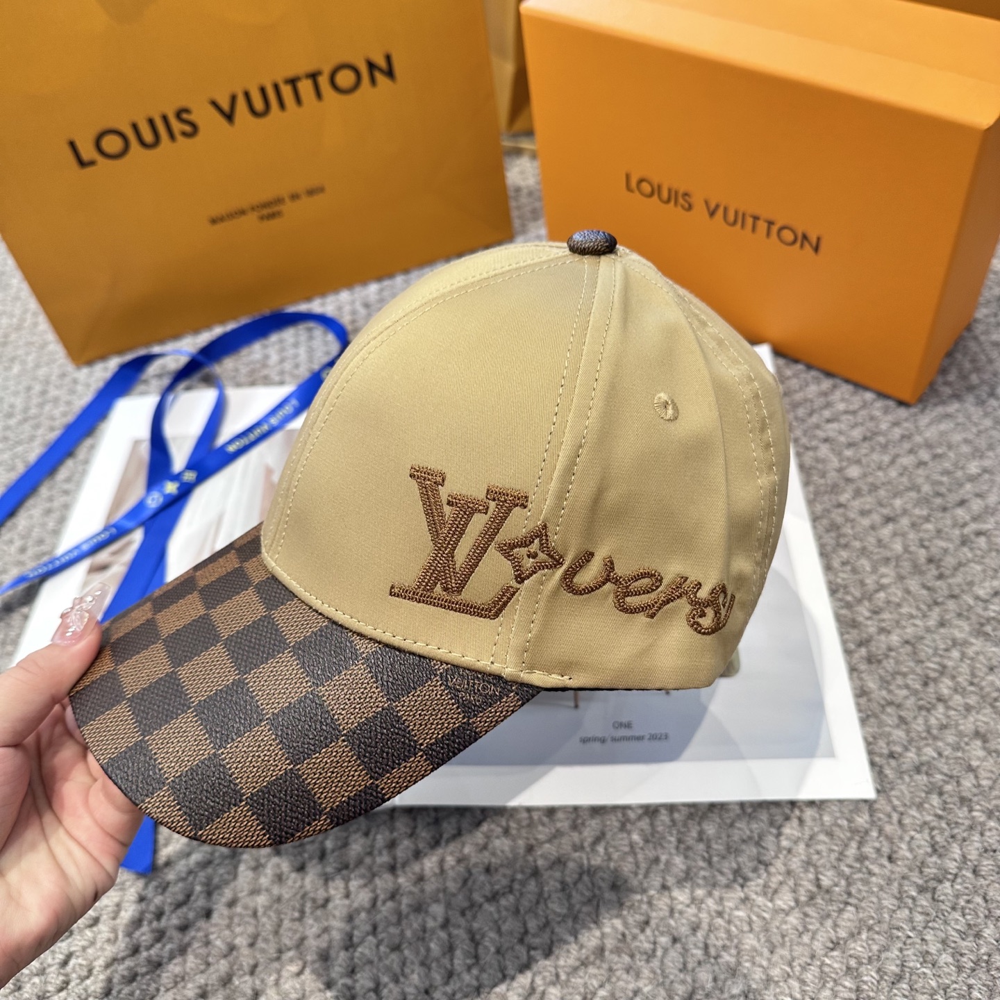 🧢路易威登棒球帽 LouisVuitton😍新款棋盘格棒球帽，重工打造♥️高端大气，百搭款🤗男女通用！