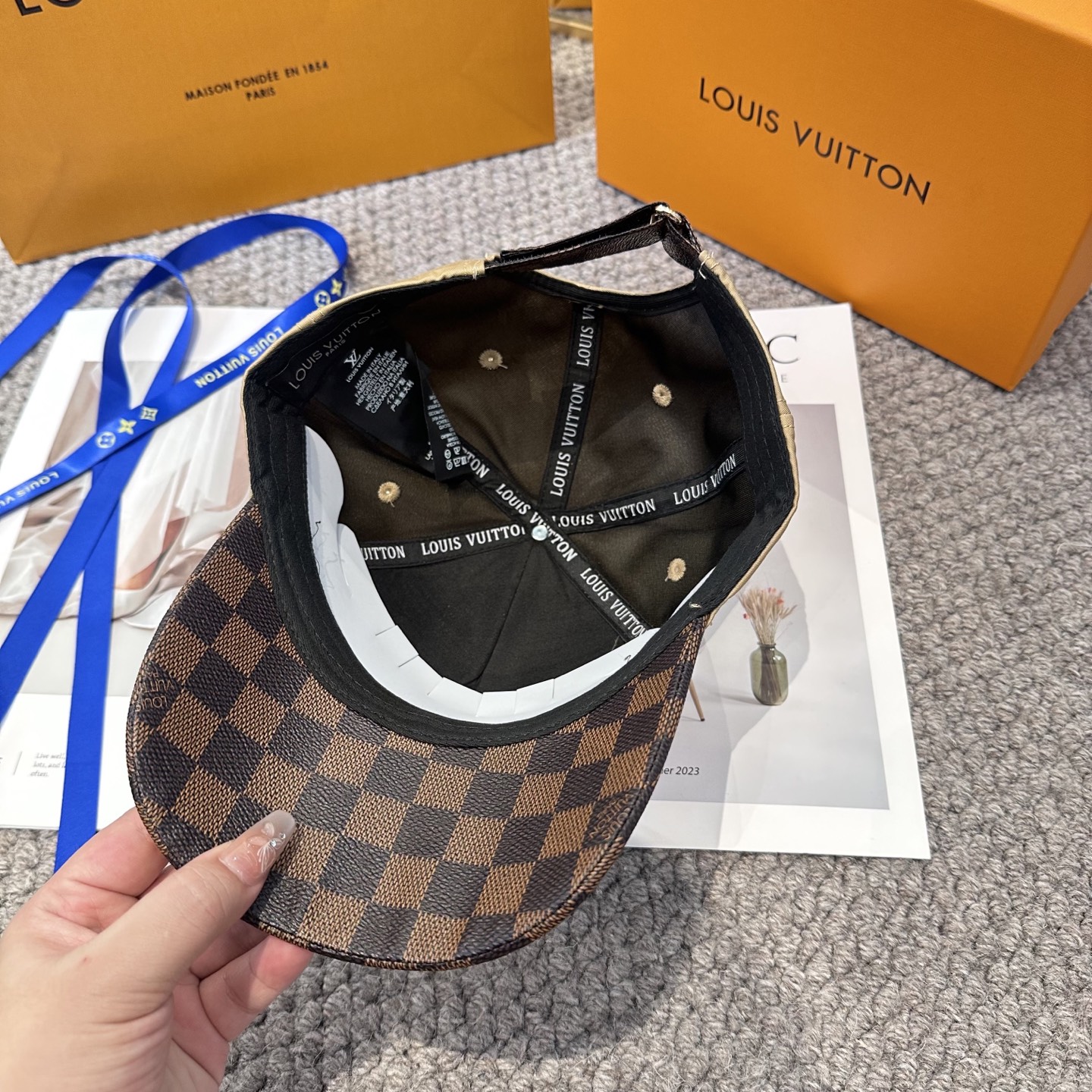 🧢路易威登棒球帽 LouisVuitton😍新款棋盘格棒球帽，重工打造♥️高端大气，百搭款🤗男女通用！