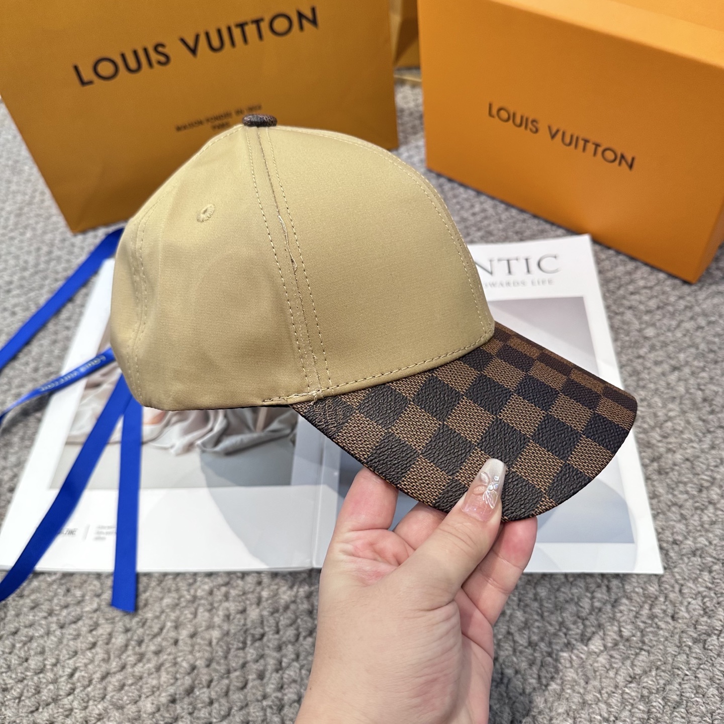 🧢路易威登棒球帽 LouisVuitton😍新款棋盘格棒球帽，重工打造♥️高端大气，百搭款🤗男女通用！