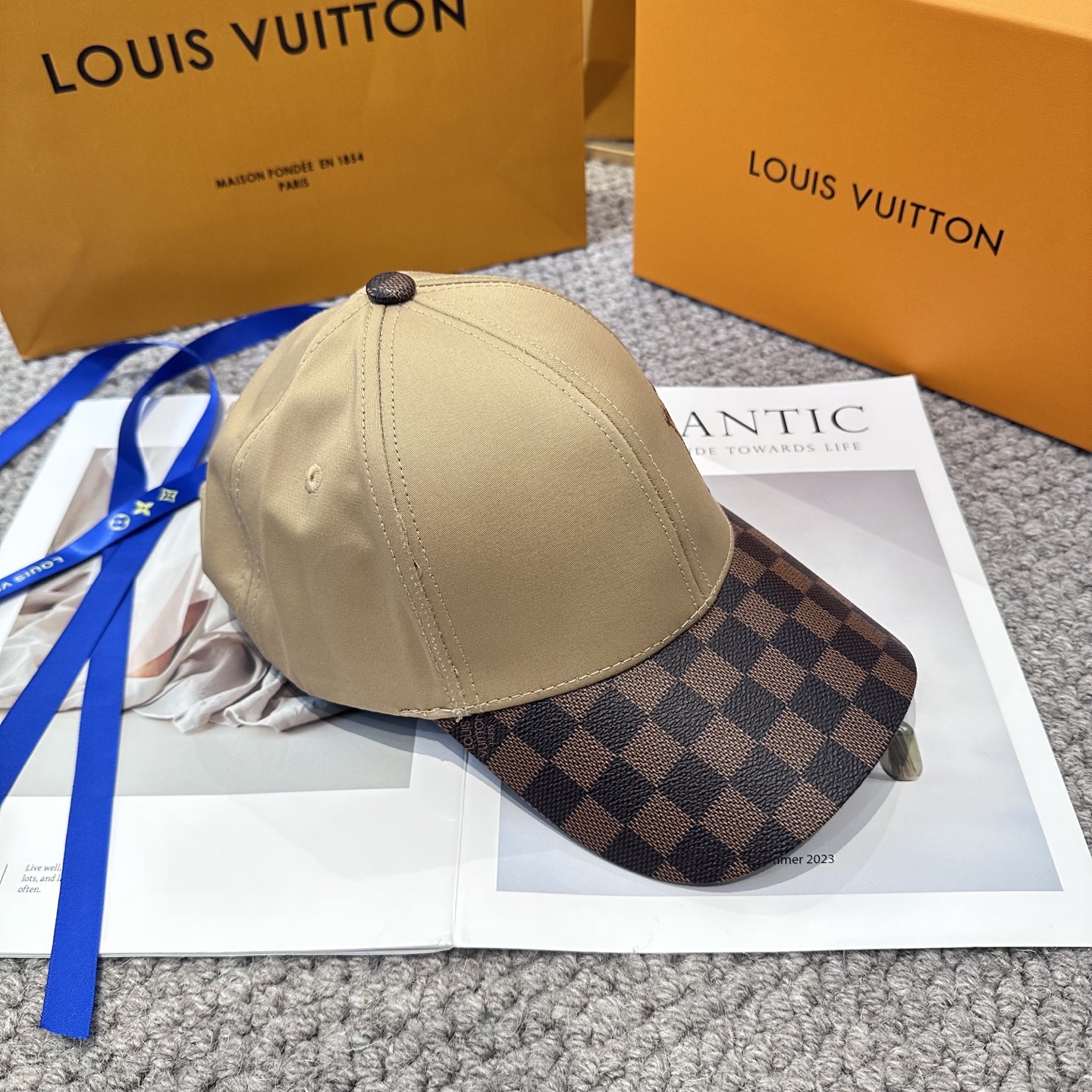 🧢路易威登棒球帽 LouisVuitton😍新款棋盘格棒球帽，重工打造♥️高端大气，百搭款🤗男女通用！