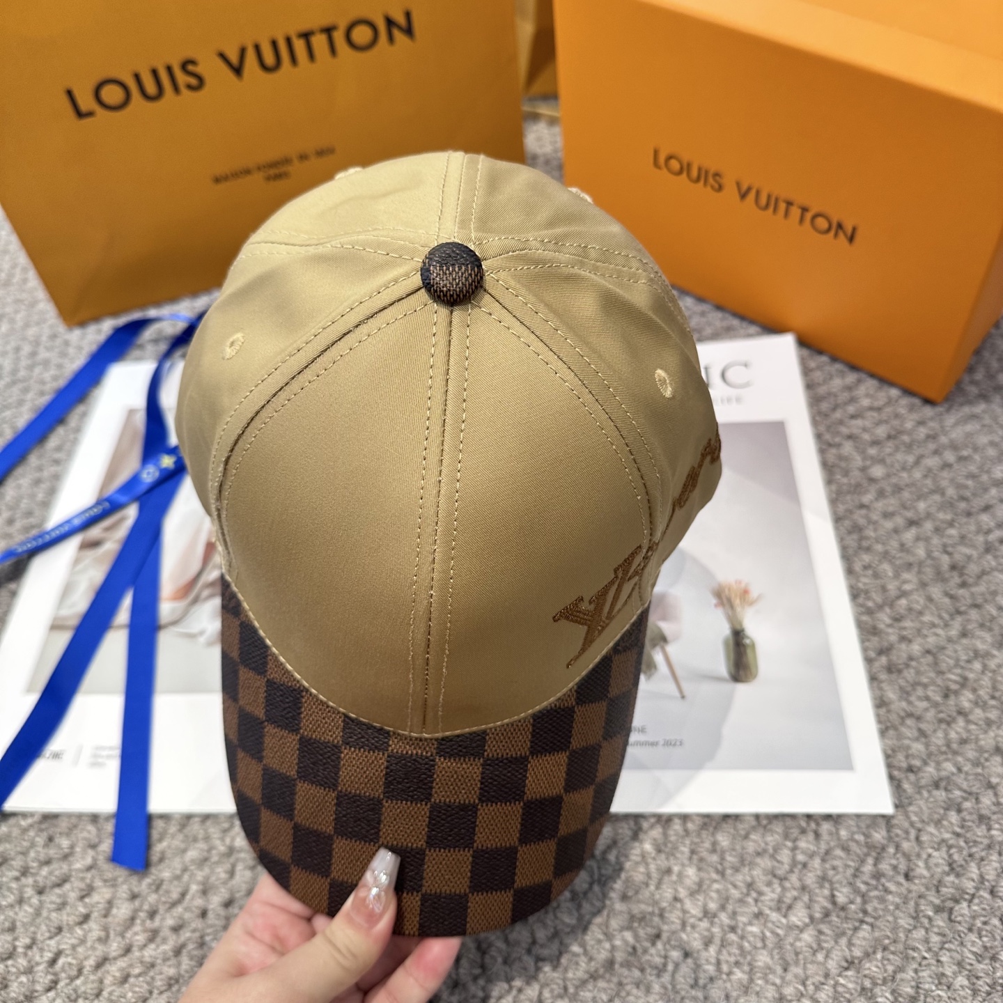 🧢路易威登棒球帽 LouisVuitton😍新款棋盘格棒球帽，重工打造♥️高端大气，百搭款🤗男女通用！