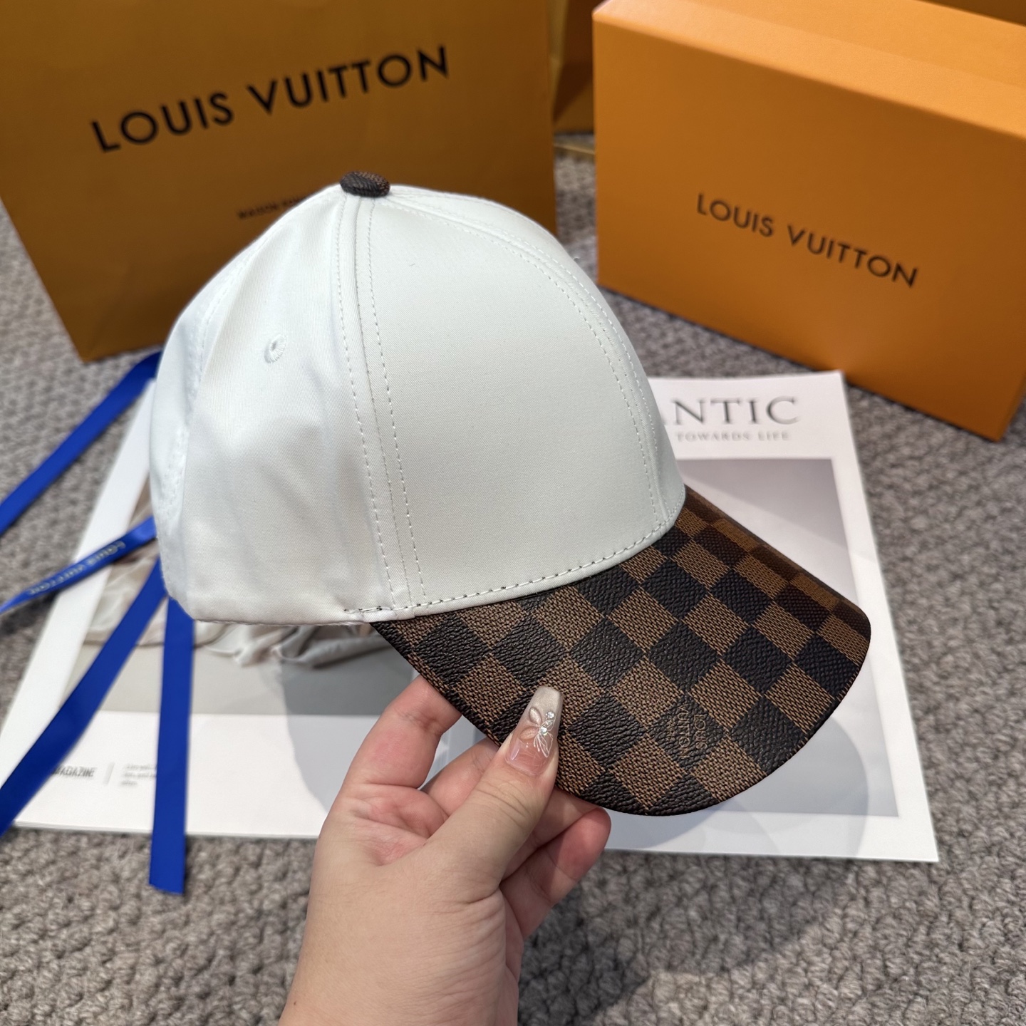 🧢路易威登棒球帽 LouisVuitton😍新款棋盘格棒球帽，重工打造♥️高端大气，百搭款🤗男女通用！