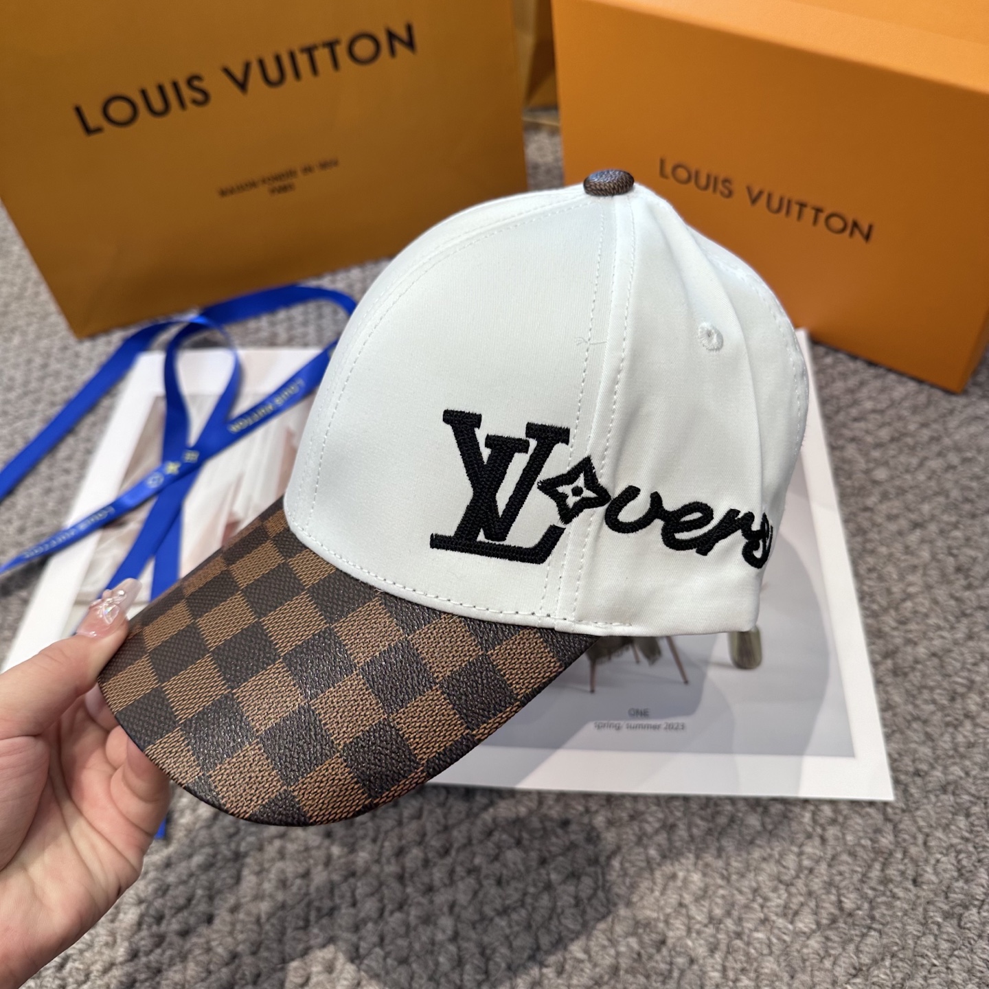 🧢路易威登棒球帽 LouisVuitton😍新款棋盘格棒球帽，重工打造♥️高端大气，百搭款🤗男女通用！