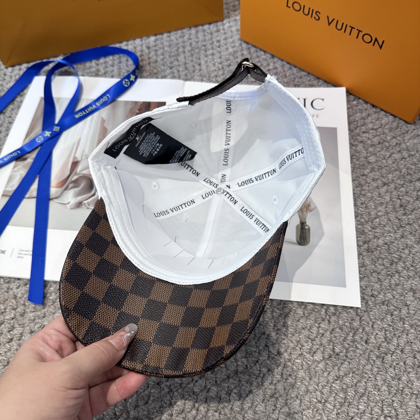 🧢路易威登棒球帽 LouisVuitton😍新款棋盘格棒球帽，重工打造♥️高端大气，百搭款🤗男女通用！