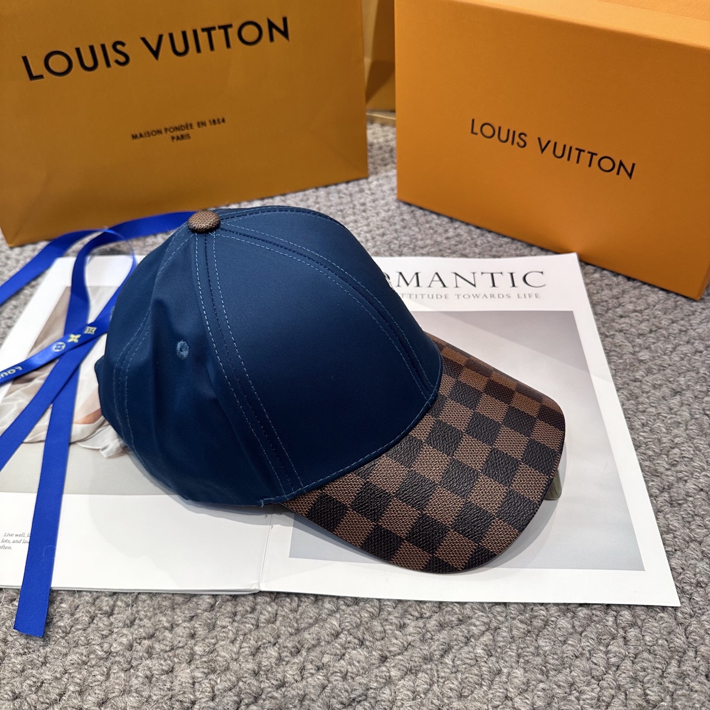 🧢路易威登棒球帽 LouisVuitton😍新款棋盘格棒球帽，重工打造♥️高端大气，百搭款🤗男女通用！