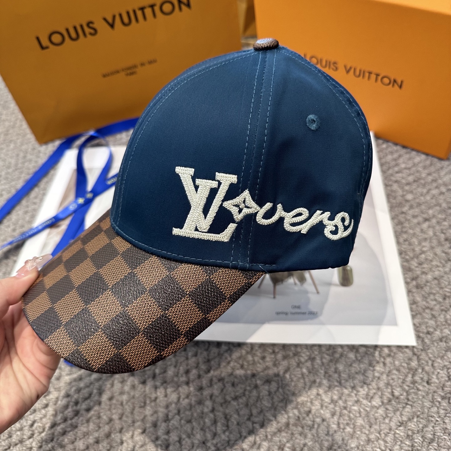 🧢路易威登棒球帽 LouisVuitton😍新款棋盘格棒球帽，重工打造♥️高端大气，百搭款🤗男女通用！