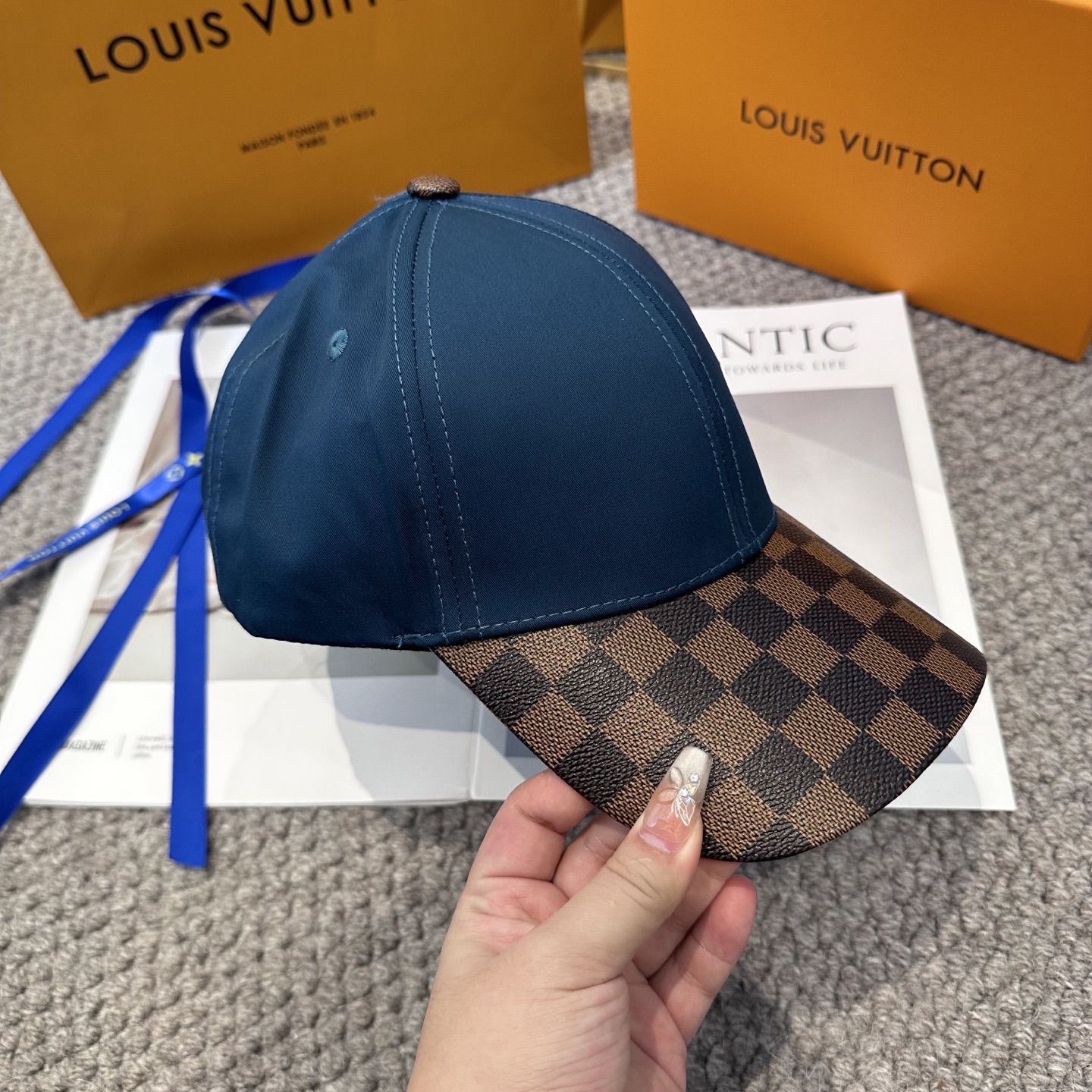 🧢路易威登棒球帽 LouisVuitton😍新款棋盘格棒球帽，重工打造♥️高端大气，百搭款🤗男女通用！