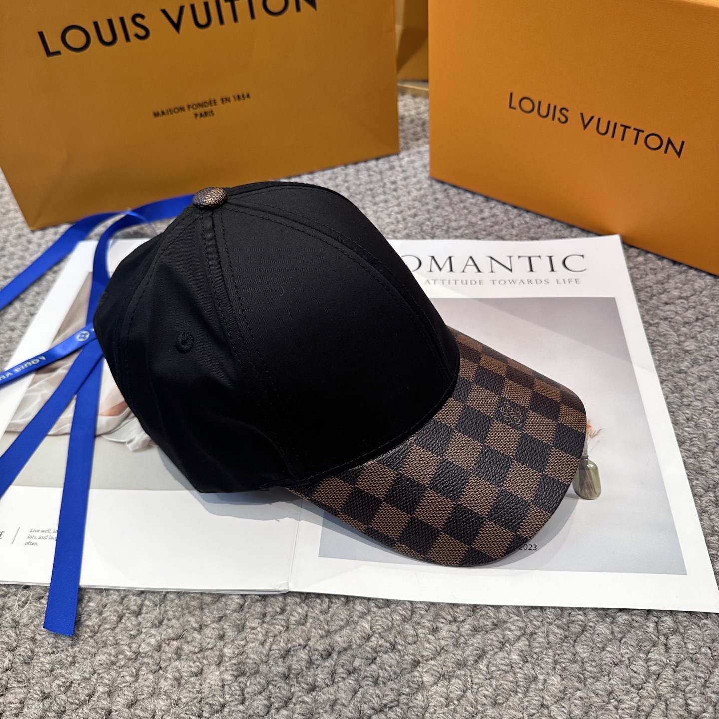 🧢路易威登棒球帽 LouisVuitton😍新款棋盘格棒球帽，重工打造♥️高端大气，百搭款🤗男女通用！
