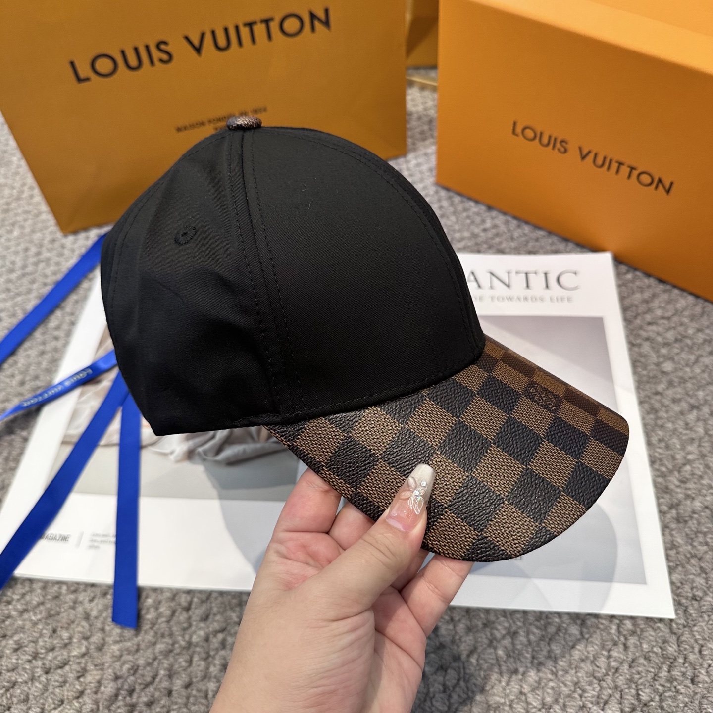 🧢路易威登棒球帽 LouisVuitton😍新款棋盘格棒球帽，重工打造♥️高端大气，百搭款🤗男女通用！