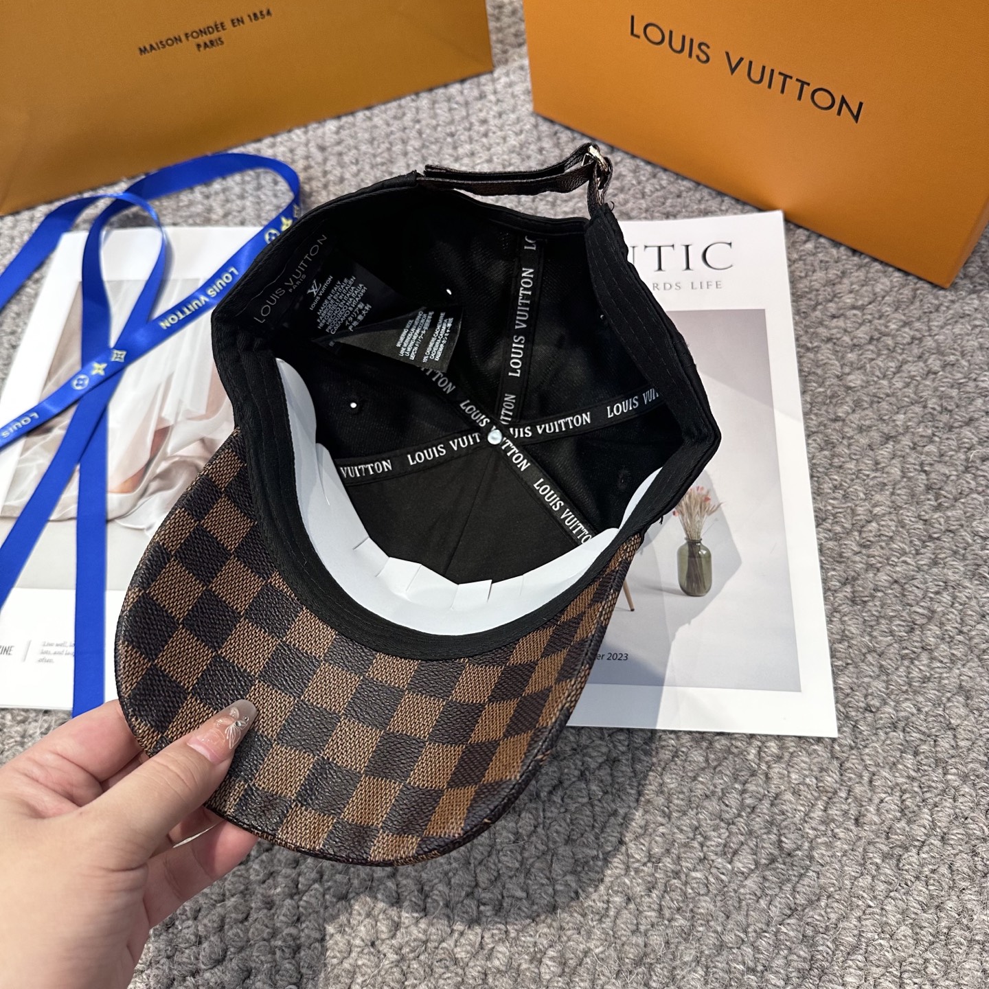 🧢路易威登棒球帽 LouisVuitton😍新款棋盘格棒球帽，重工打造♥️高端大气，百搭款🤗男女通用！