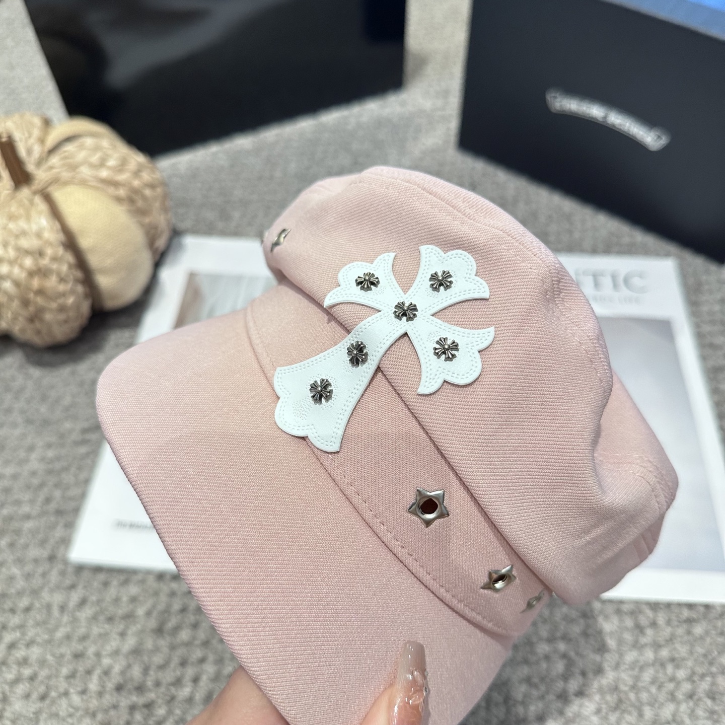  Chrome Hearts 克罗心💓新款秋冬时尚设计百搭军帽，谁带谁好看👄