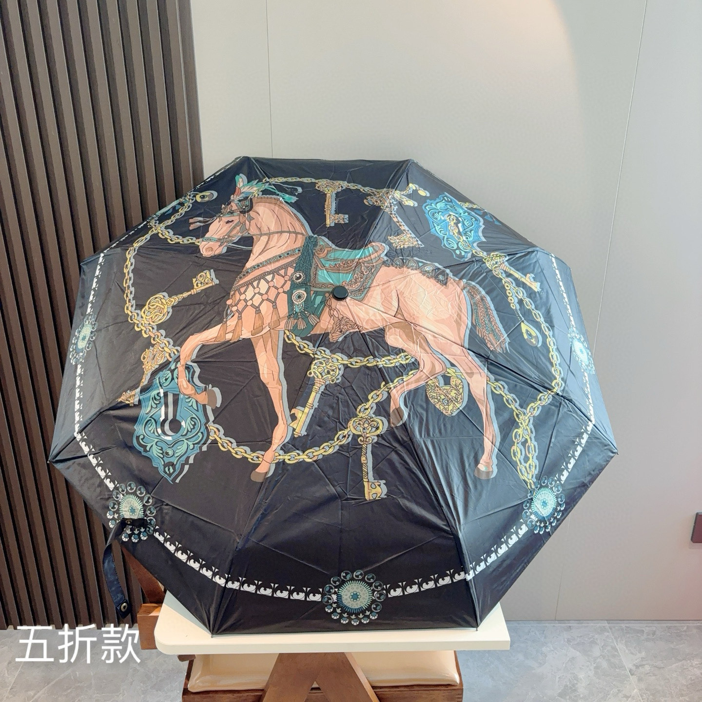 HERMÈS (爱马仕)新款 五折伞 热卖款 时尚指数爆表 不论晴天雨天使用都相得益彰 拥有它感受风从身