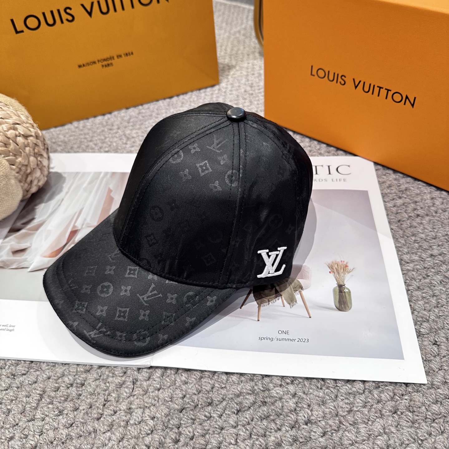 🧢路易威登棒球帽 LouisVuitton😍新款LV棒球帽，重工打造♥️高端大气，百搭款🤗男女通用！