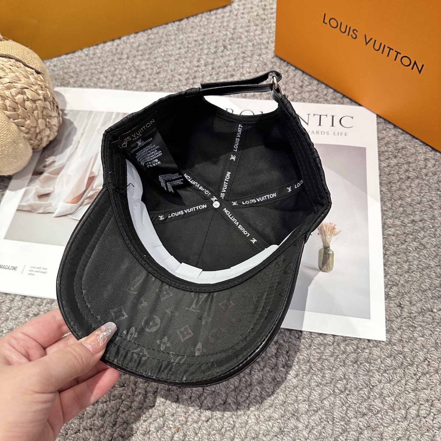 🧢路易威登棒球帽 LouisVuitton😍新款LV棒球帽，重工打造♥️高端大气，百搭款🤗男女通用！