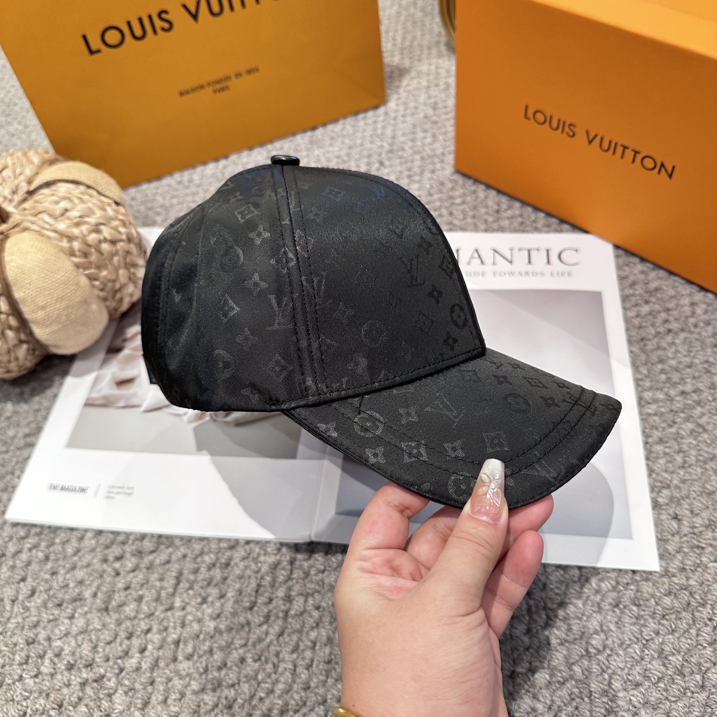 🧢路易威登棒球帽 LouisVuitton😍新款LV棒球帽，重工打造♥️高端大气，百搭款🤗男女通用！