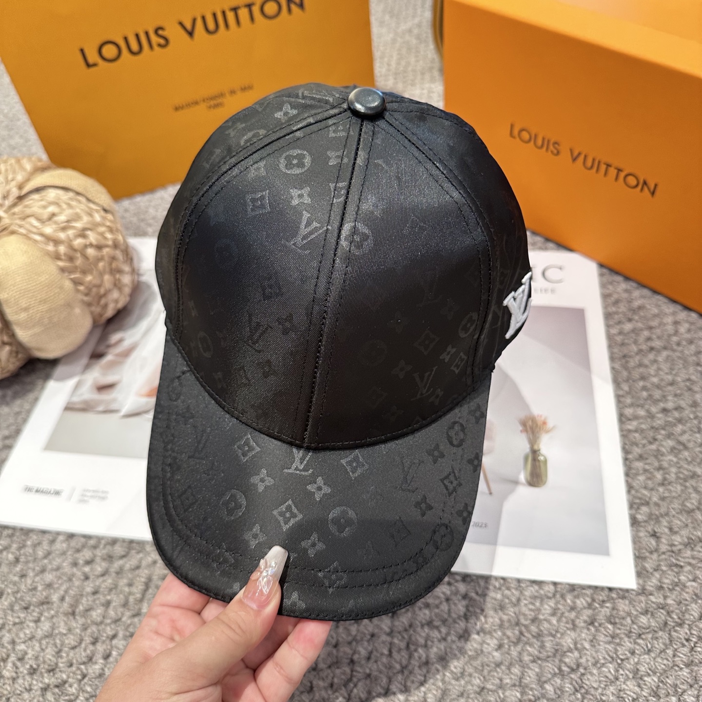 🧢路易威登棒球帽 LouisVuitton😍新款LV棒球帽，重工打造♥️高端大气，百搭款🤗男女通用！