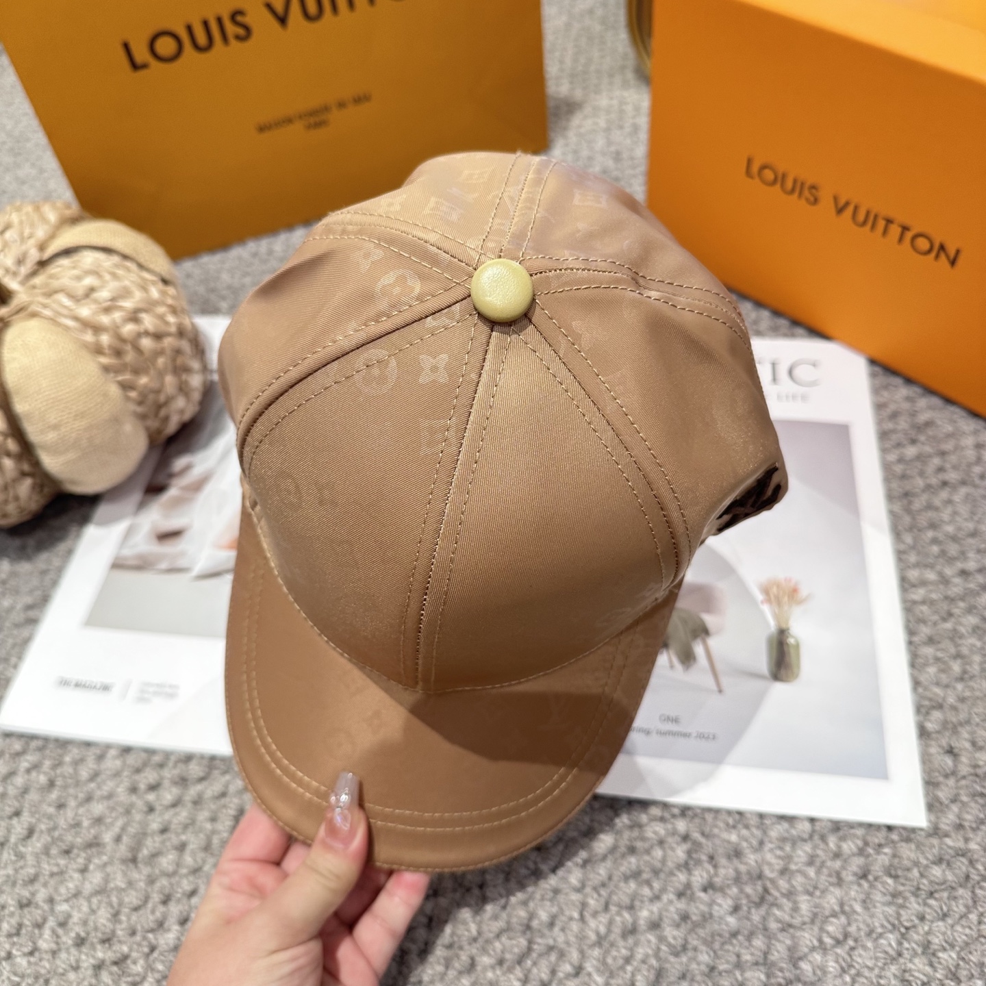 🧢路易威登棒球帽 LouisVuitton😍新款LV棒球帽，重工打造♥️高端大气，百搭款🤗男女通用！