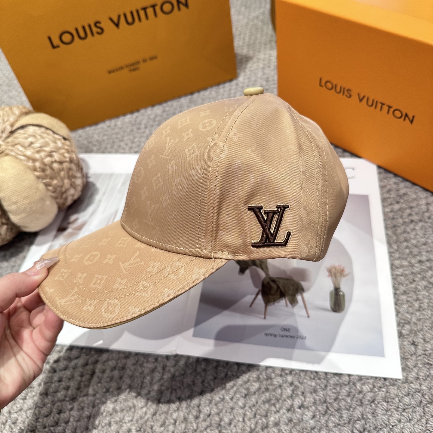 🧢路易威登棒球帽 LouisVuitton😍新款LV棒球帽，重工打造♥️高端大气，百搭款🤗男女通用！