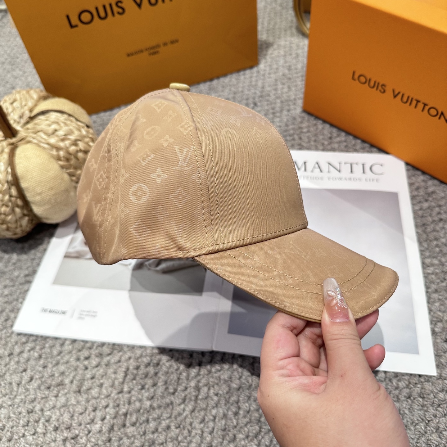 🧢路易威登棒球帽 LouisVuitton😍新款LV棒球帽，重工打造♥️高端大气，百搭款🤗男女通用！