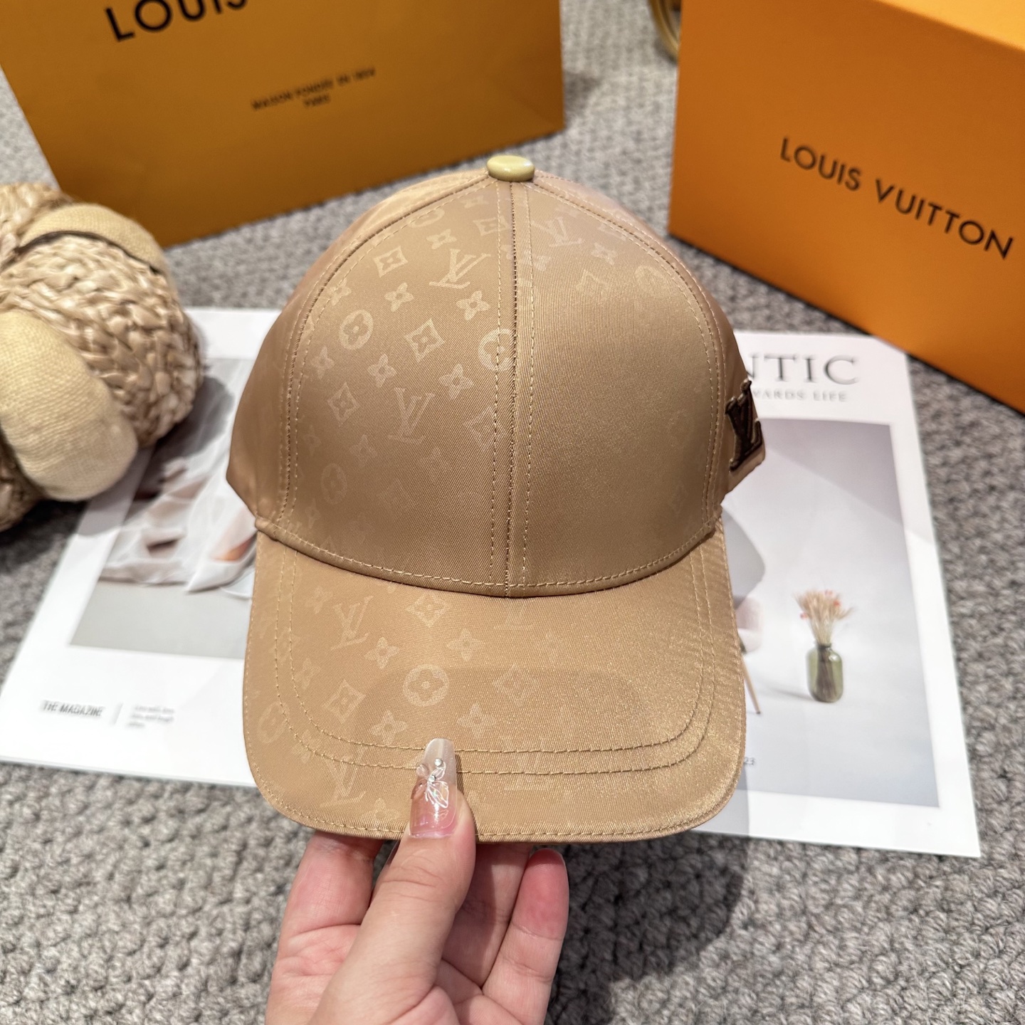 🧢路易威登棒球帽 LouisVuitton😍新款LV棒球帽，重工打造♥️高端大气，百搭款🤗男女通用！