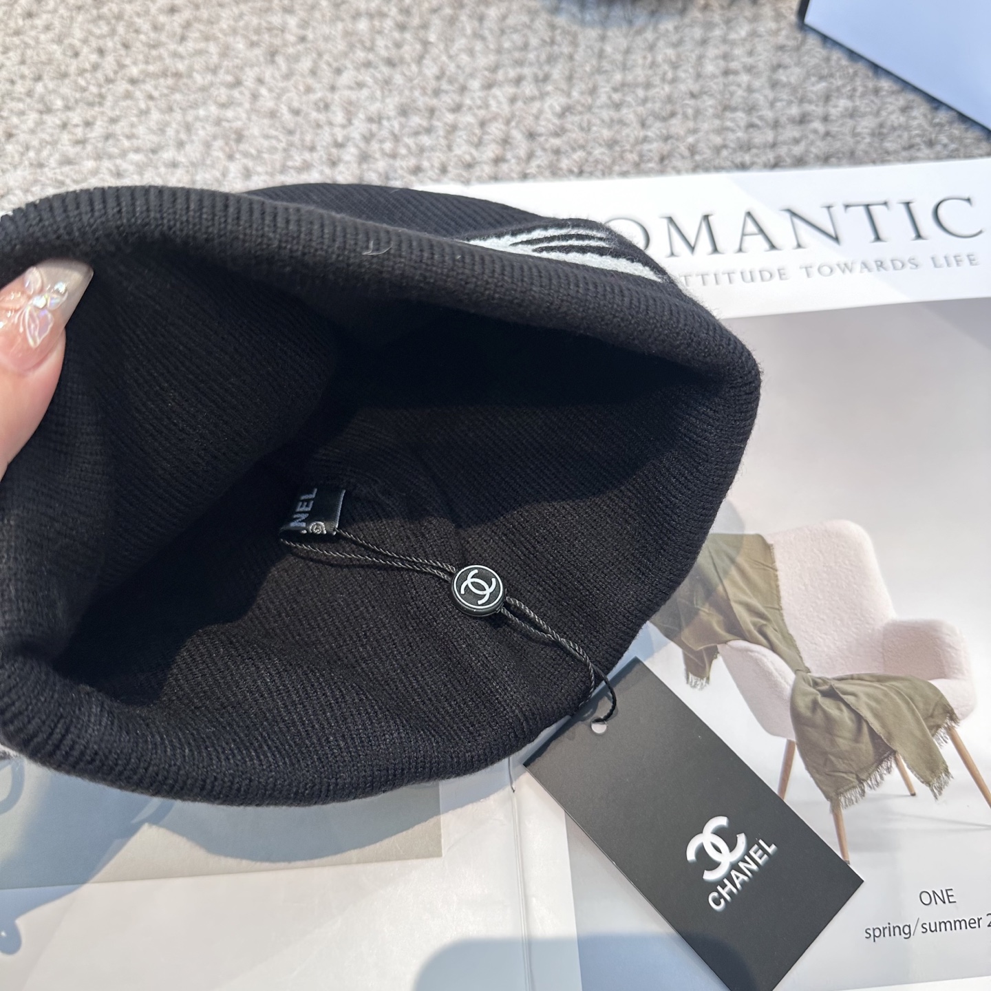  Chanel官网品质香奈儿秋冬网红时尚博主推荐款毛线帽，小红书爆款，手感超柔软舒适的针织线帽，弹性极佳