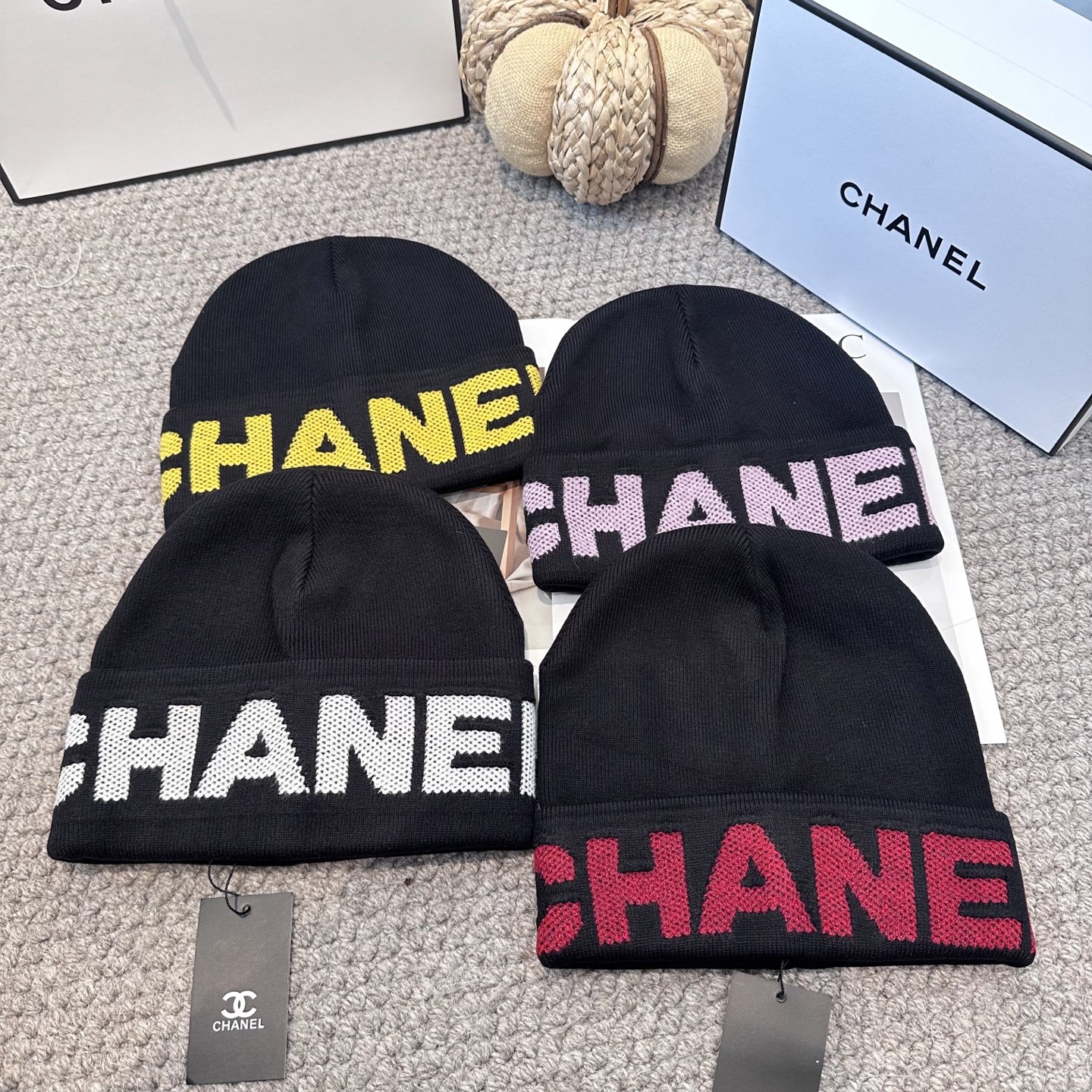  Chanel官网品质香奈儿秋冬网红时尚博主推荐款毛线帽，小红书爆款，手感超柔软舒适的针织线帽，弹性极佳