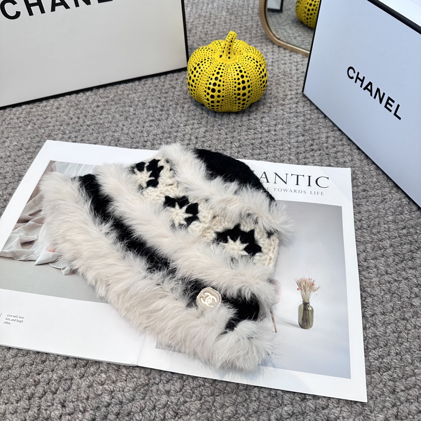  Chanel香奈儿新款 高品质香奈儿秋冬时尚潮品 手感超柔软舒适的针织线帽，弹性极佳！