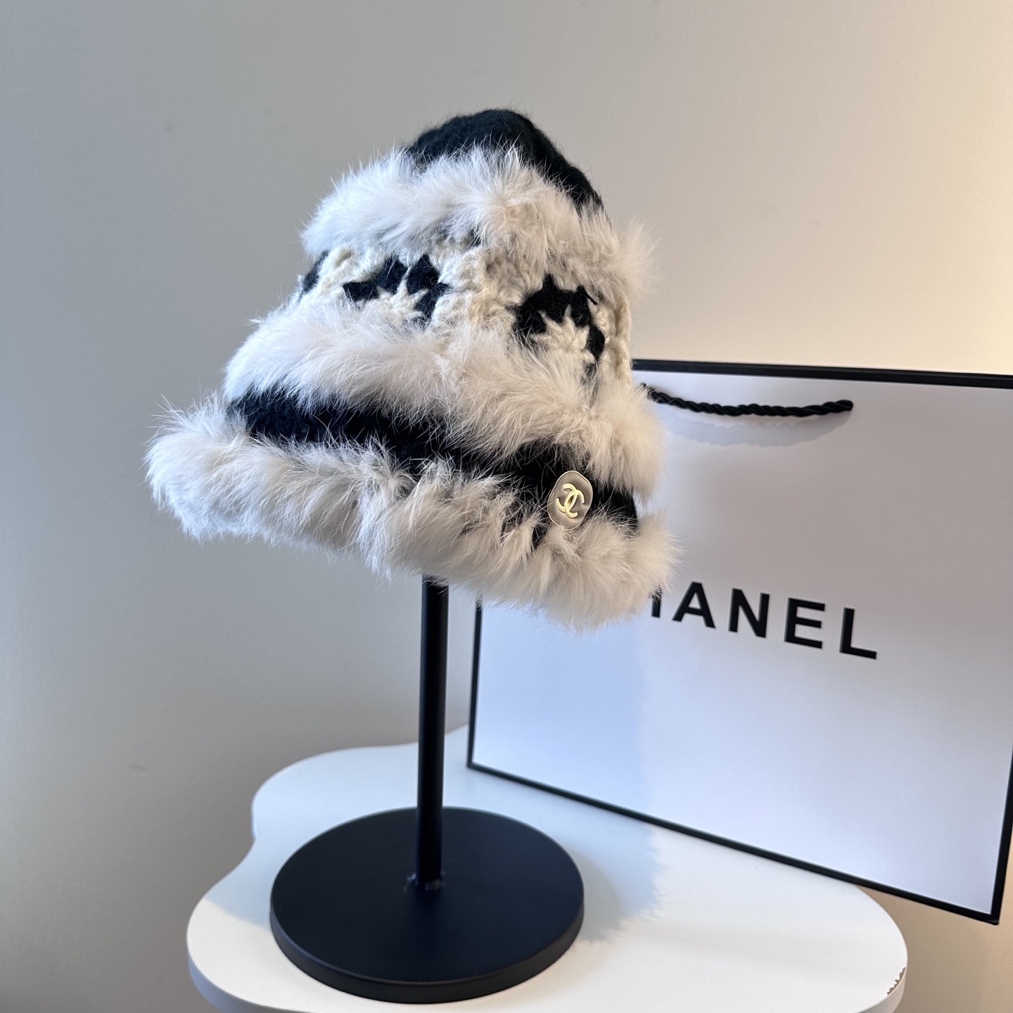  Chanel香奈儿新款 高品质香奈儿秋冬时尚潮品 手感超柔软舒适的针织线帽，弹性极佳！