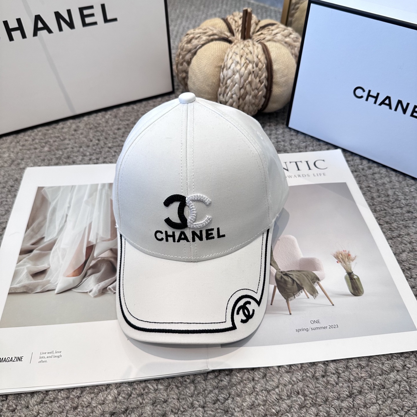   CHANEL香奈儿 新款简约刺绣logo棒球帽，新款出货，大牌款超好搭配，赶紧入手！