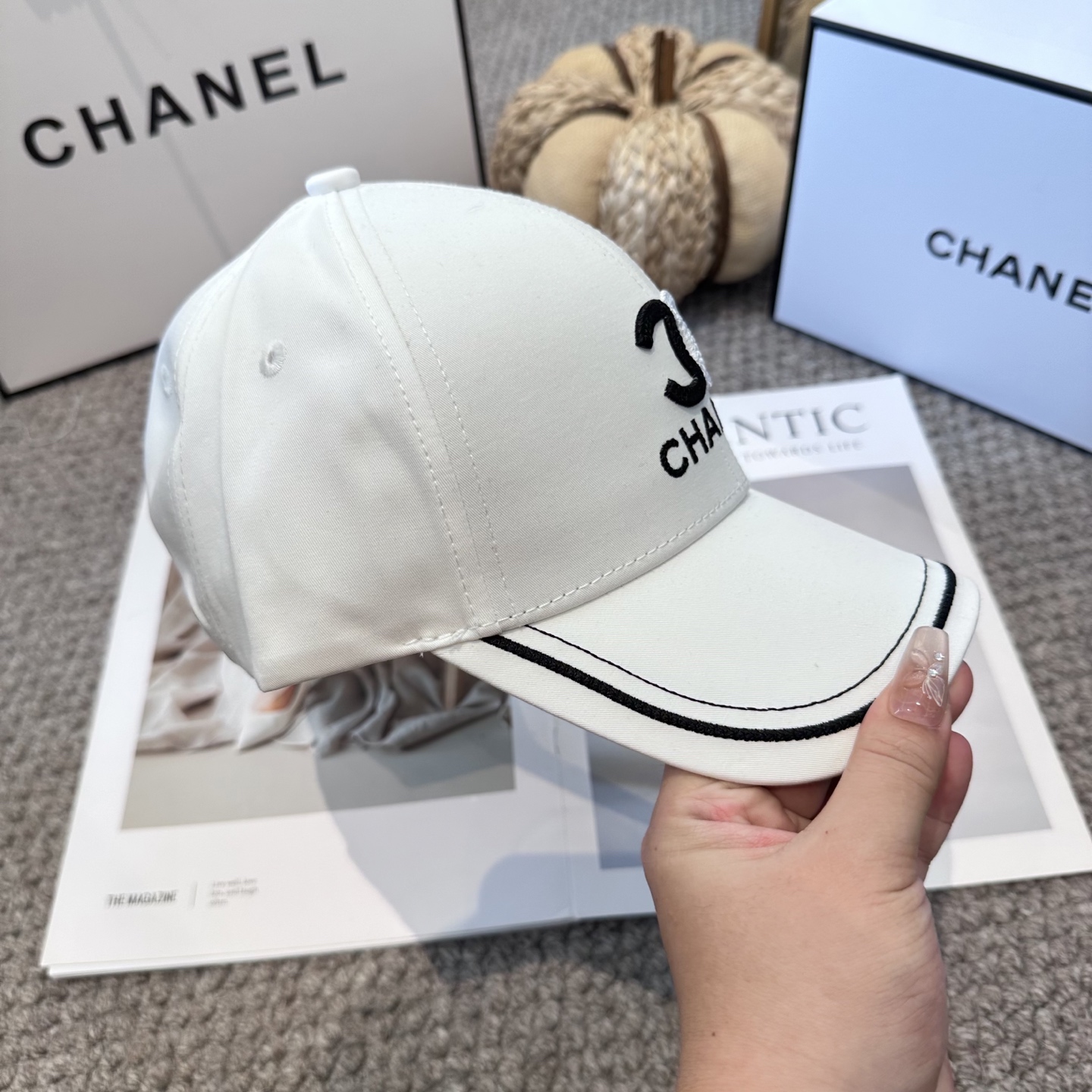   CHANEL香奈儿 新款简约刺绣logo棒球帽，新款出货，大牌款超好搭配，赶紧入手！