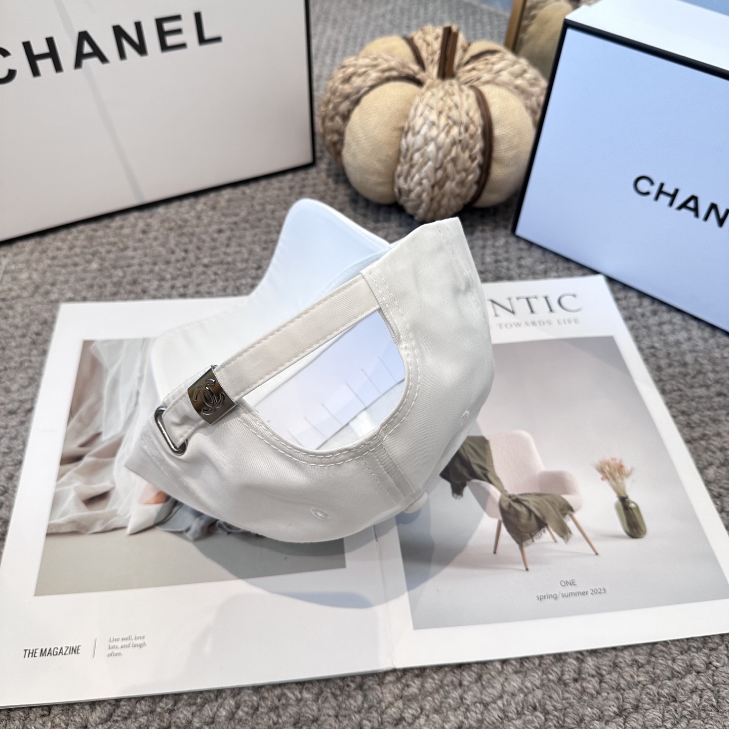   CHANEL香奈儿 新款简约刺绣logo棒球帽，新款出货，大牌款超好搭配，赶紧入手！