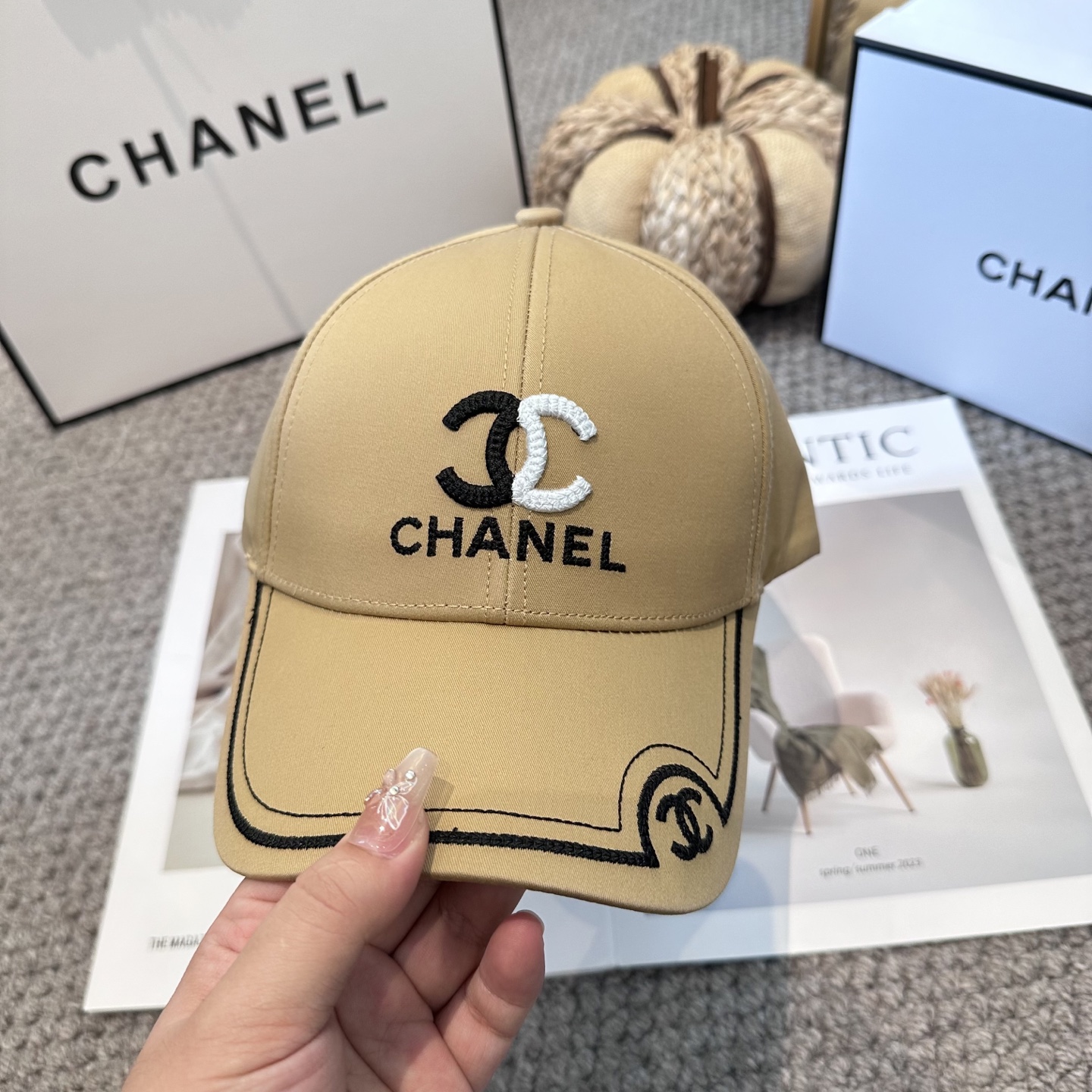   CHANEL香奈儿 新款简约刺绣logo棒球帽，新款出货，大牌款超好搭配，赶紧入手！